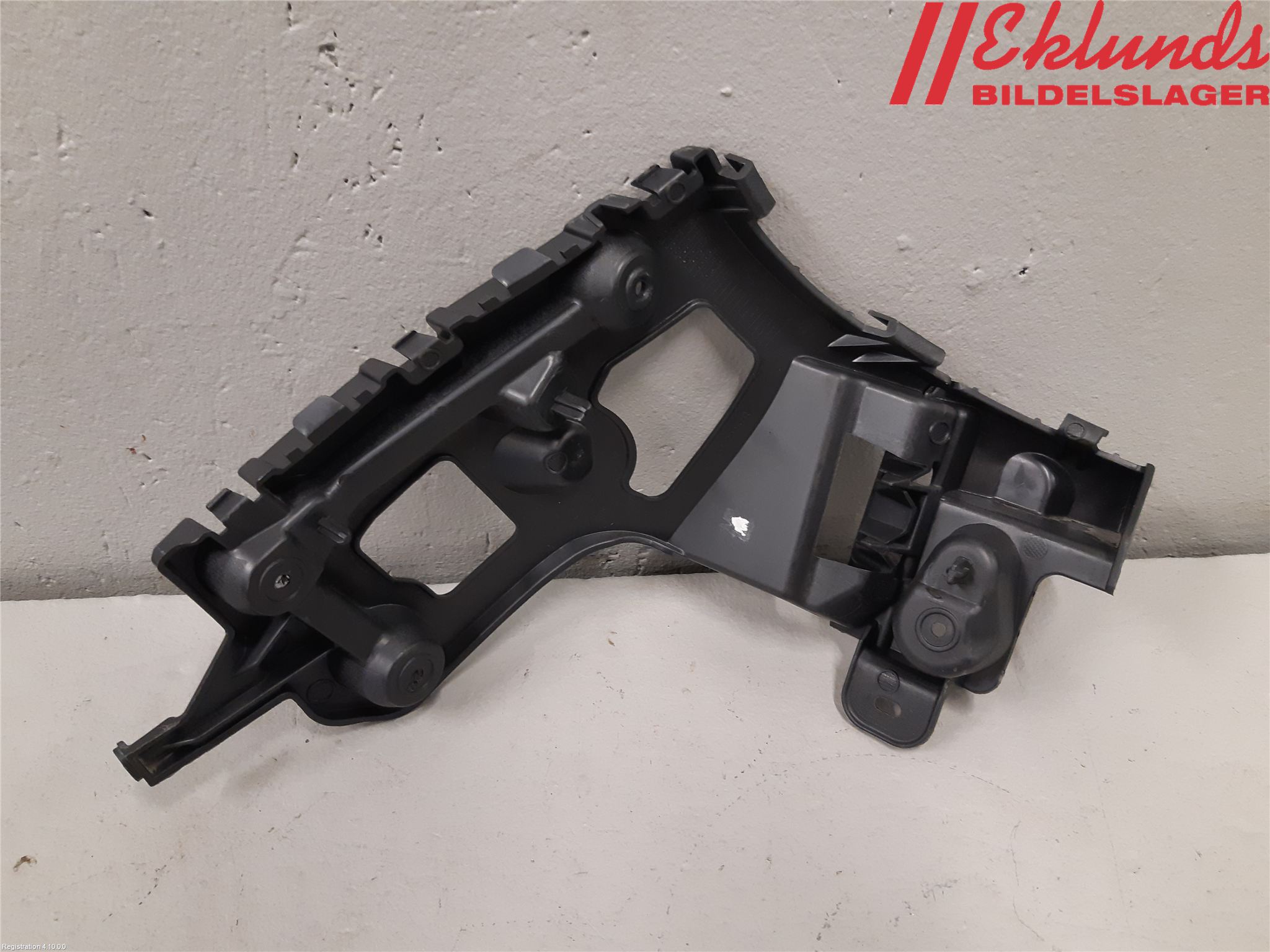 Renault CAPTUR 13-19 Stötfångarfäste Bak Hö