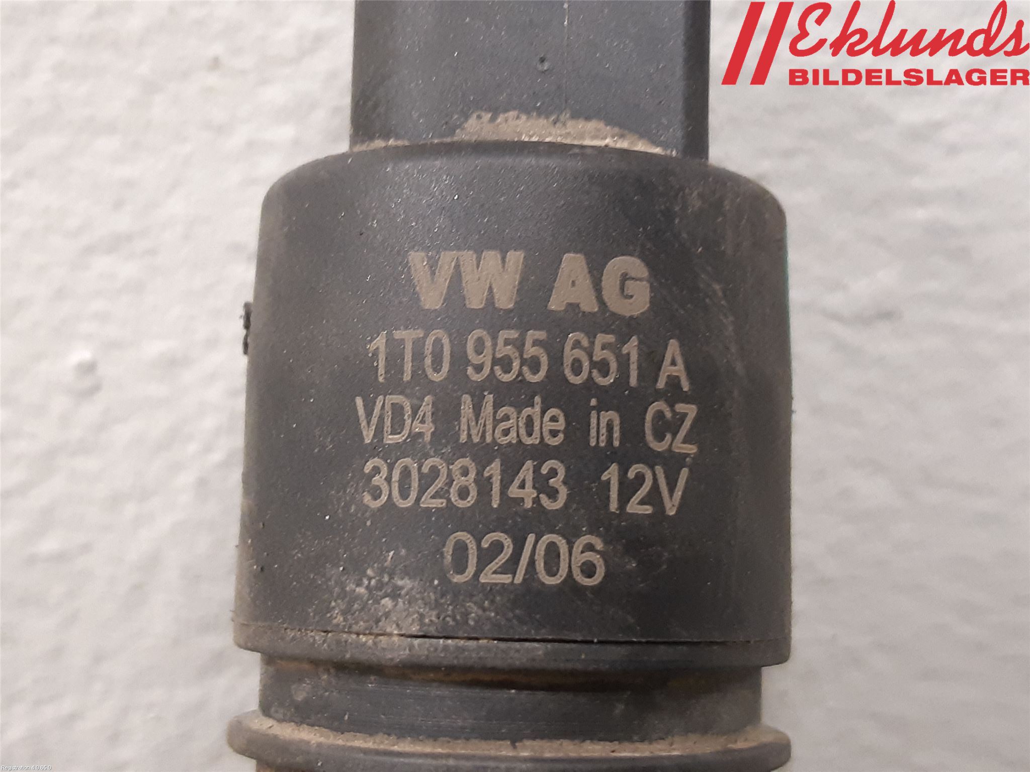 Volkswagen VW CADDY      04-10 Spolarpump Vindruta