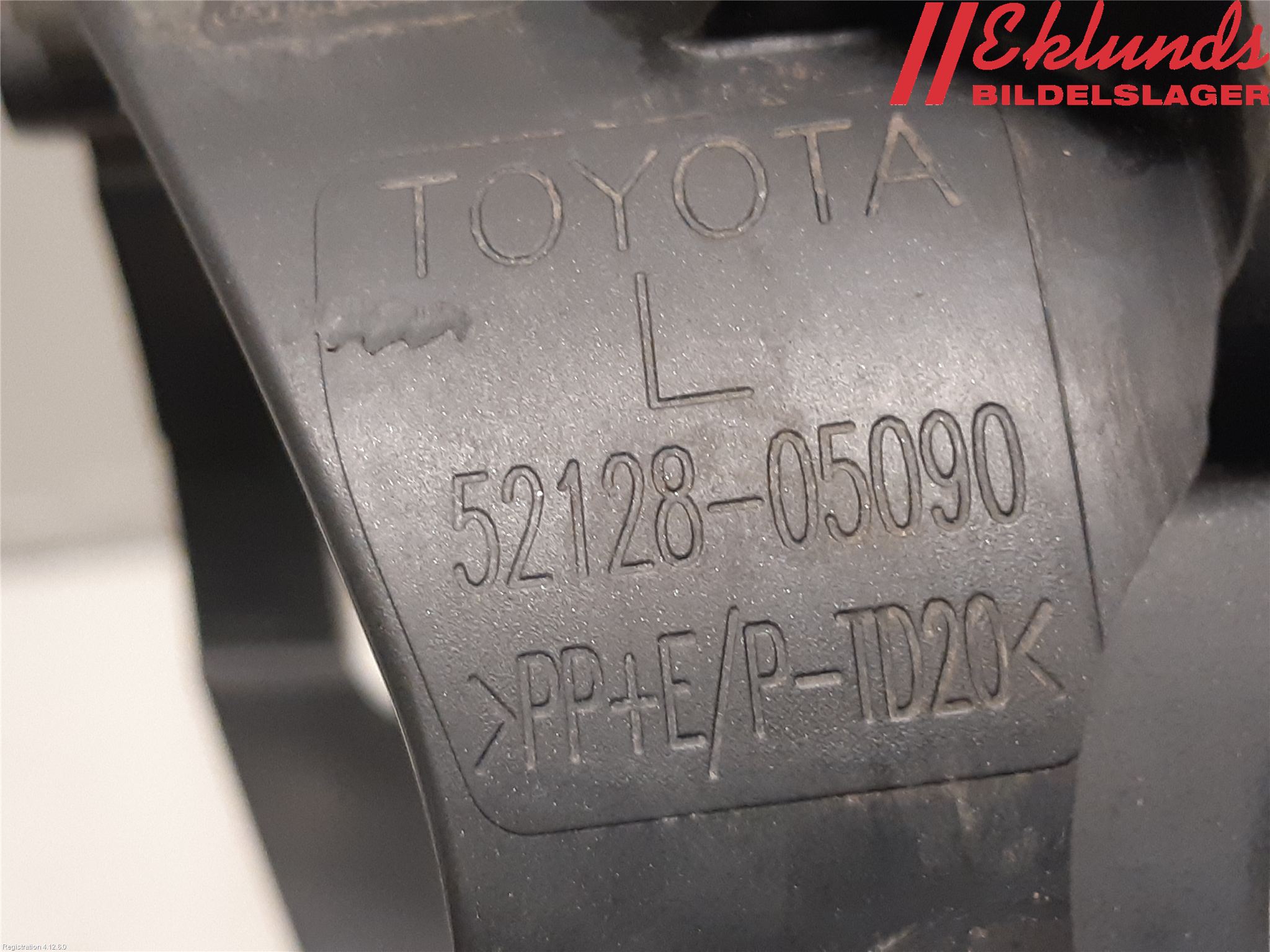 Toyota AVENSIS 09-15 Dimljussarg Fram