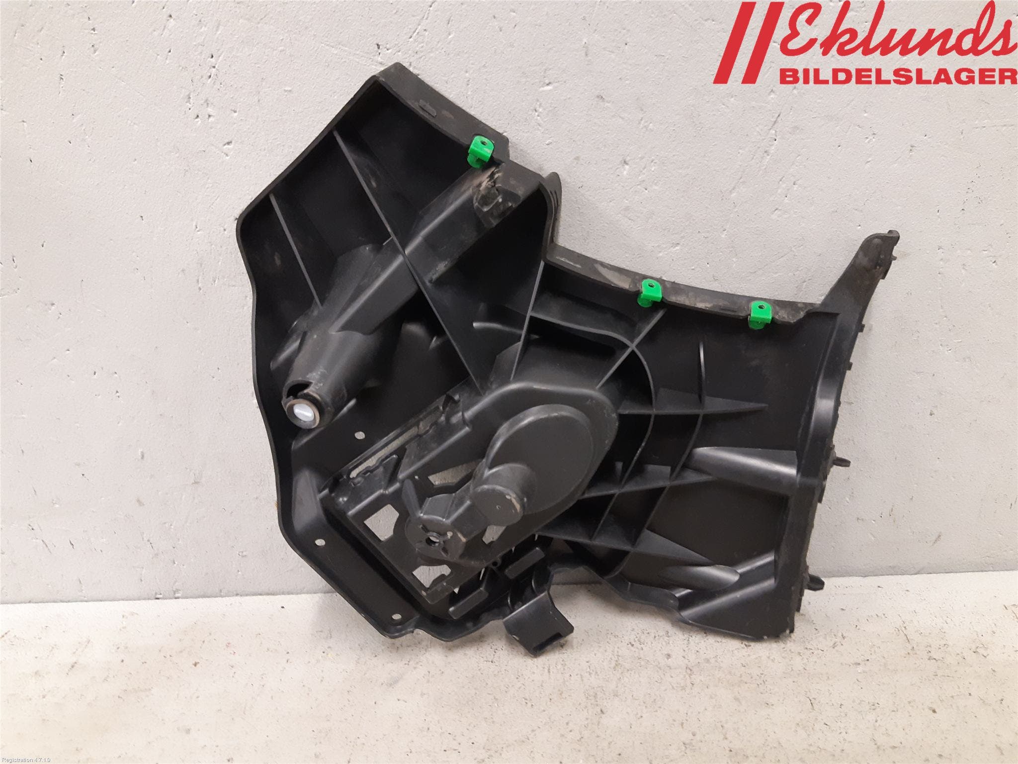 Volvo V40 12-19 Stötfångarfäste Bak Hö