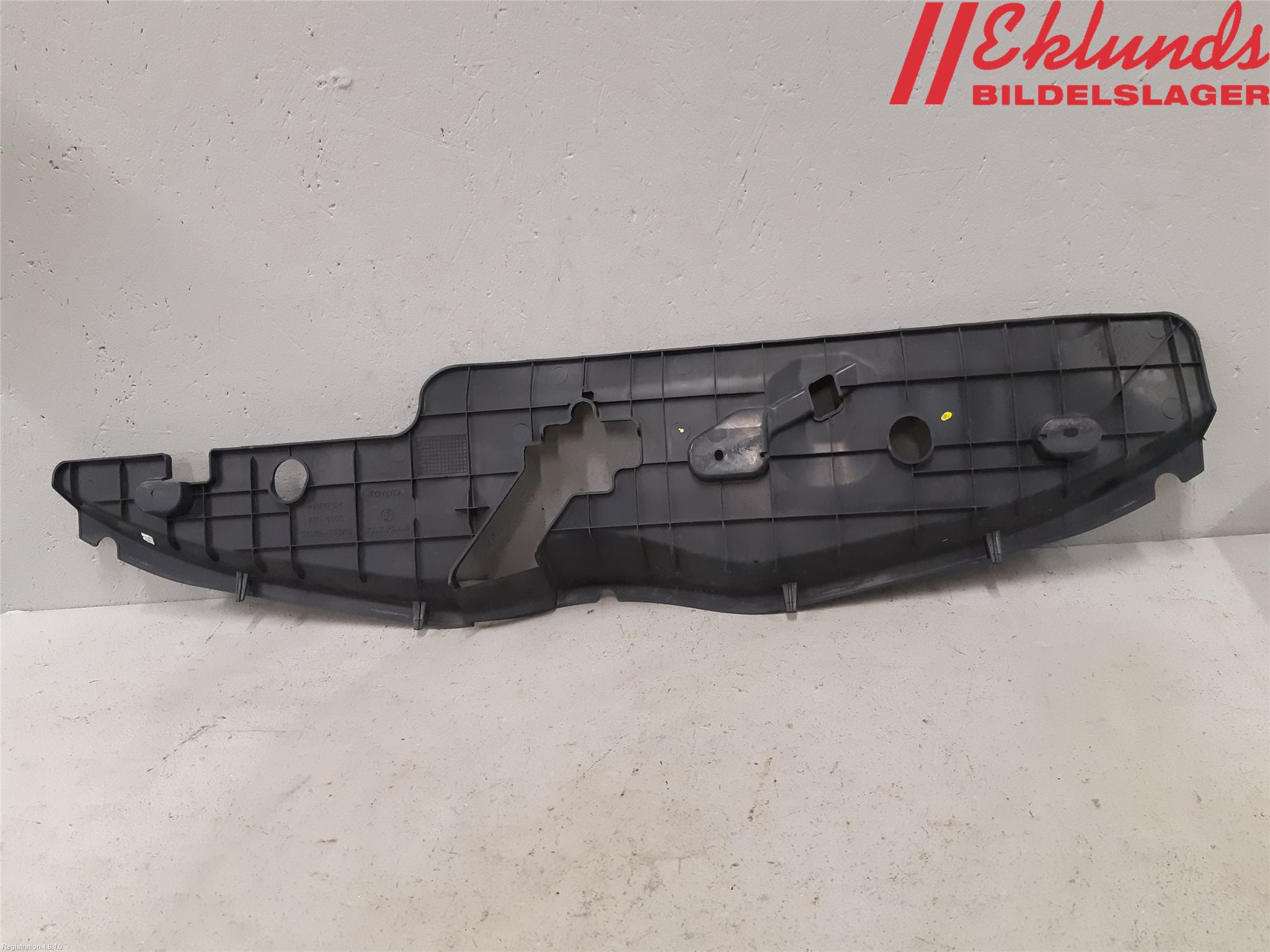 Toyota VERSO 09-18 Täckplast Front