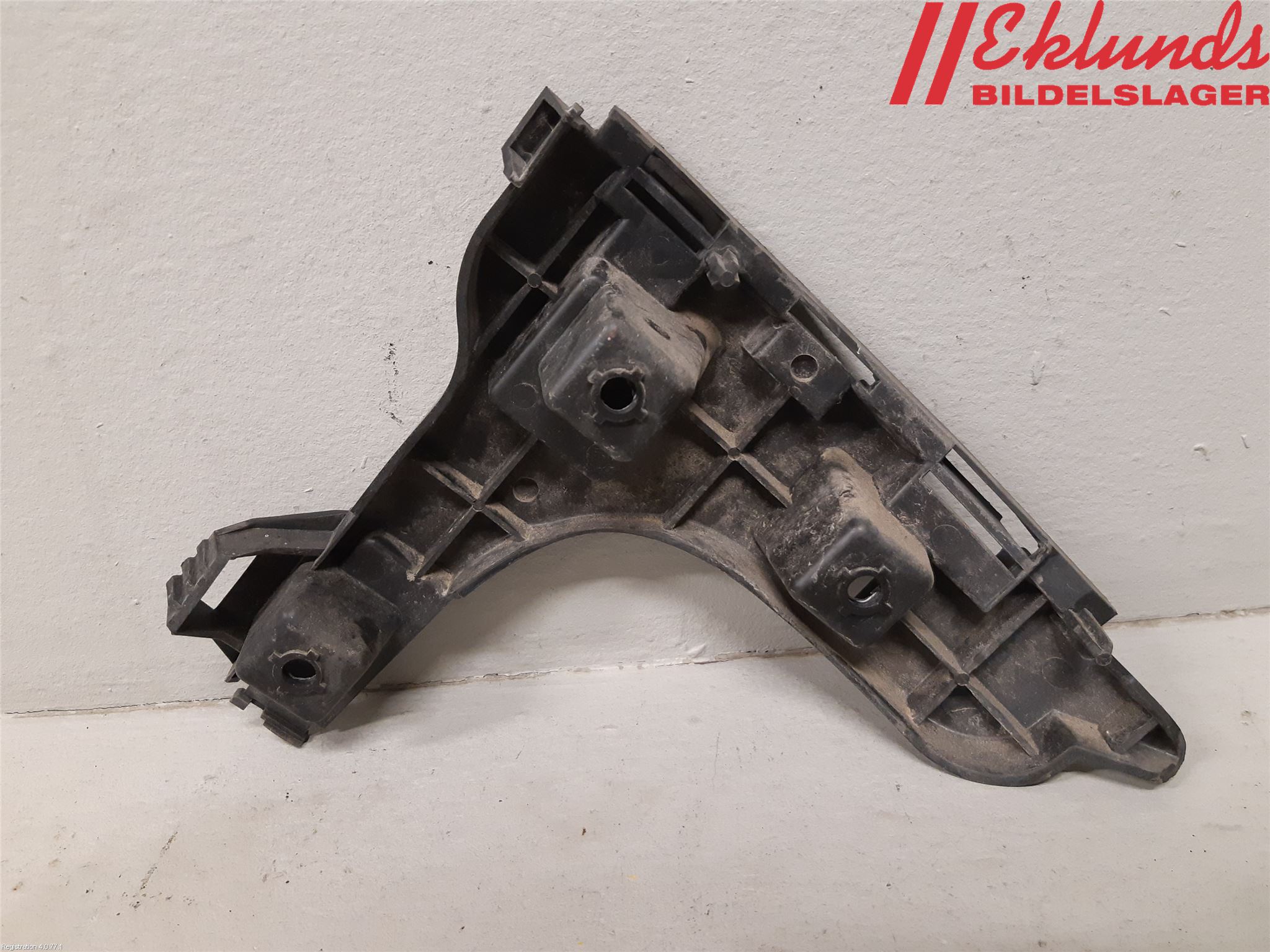 Volvo XC60 09-13 Stötfångarfäste Bak Vä