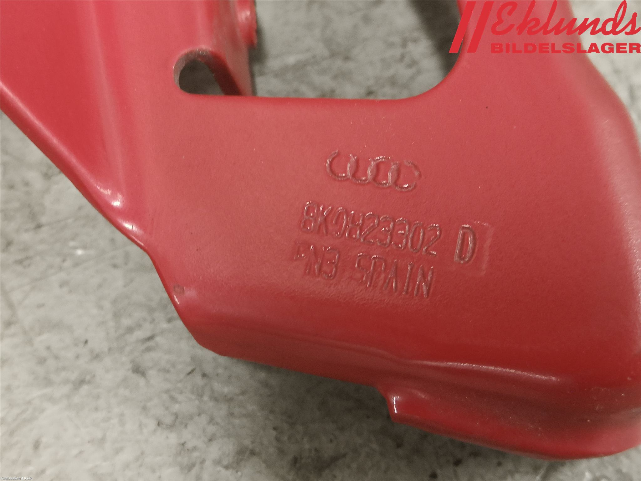 Audi A4/S4 08-11 Huvgångjärn