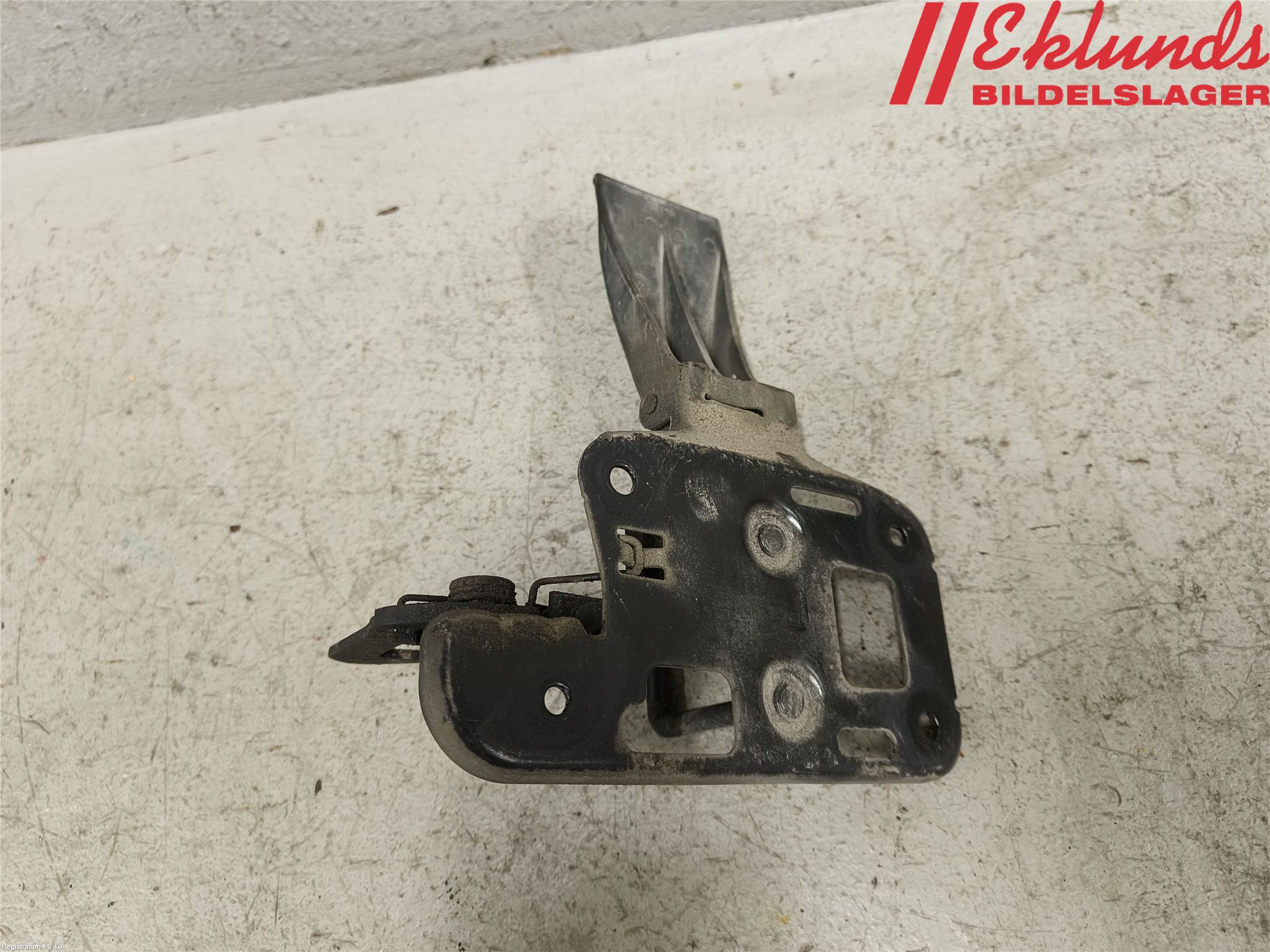 Audi A4/S4 08-11 Huv Spärr