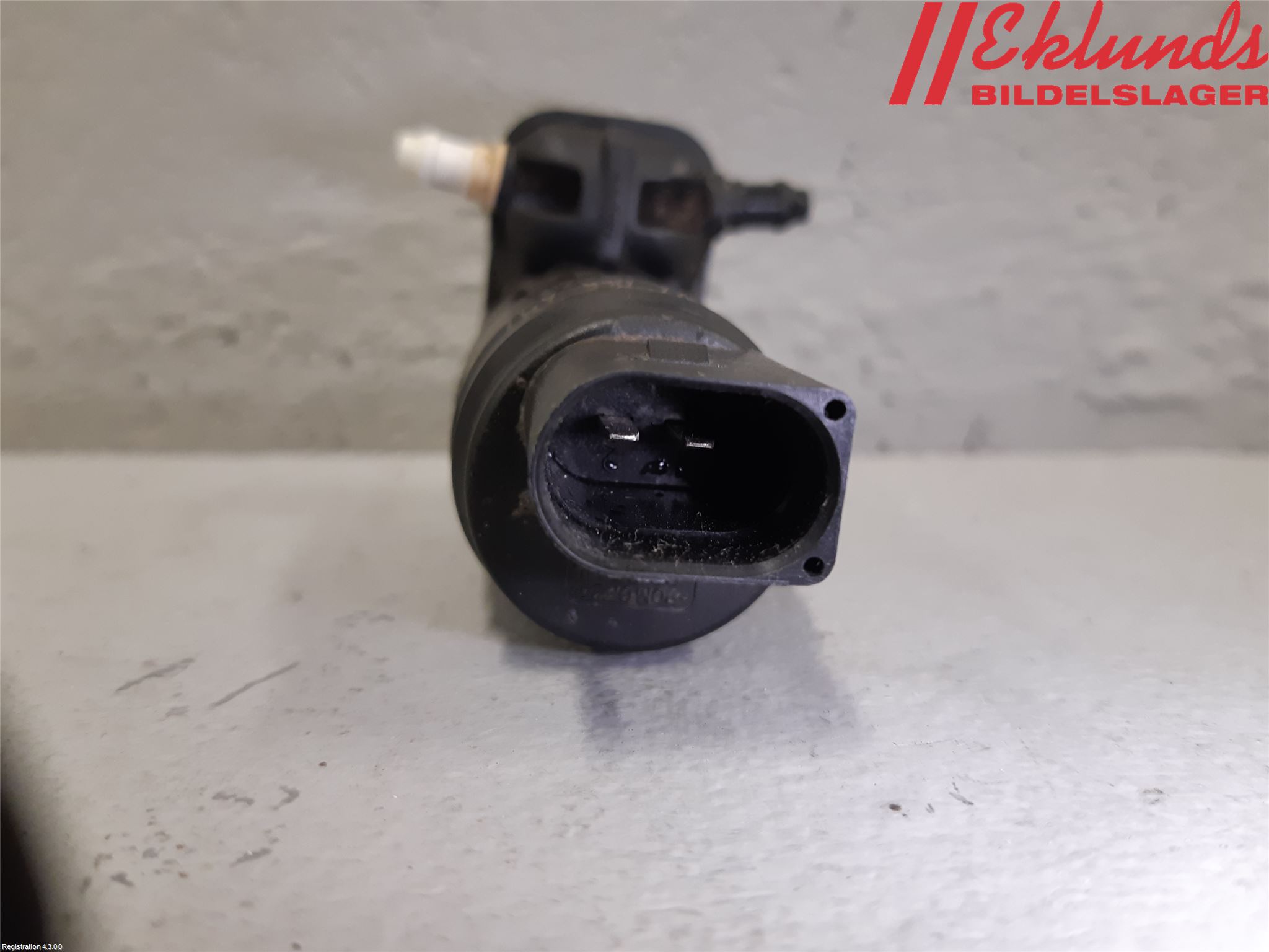 Volkswagen VW CADDY      04-10 Spolarpump Vindruta