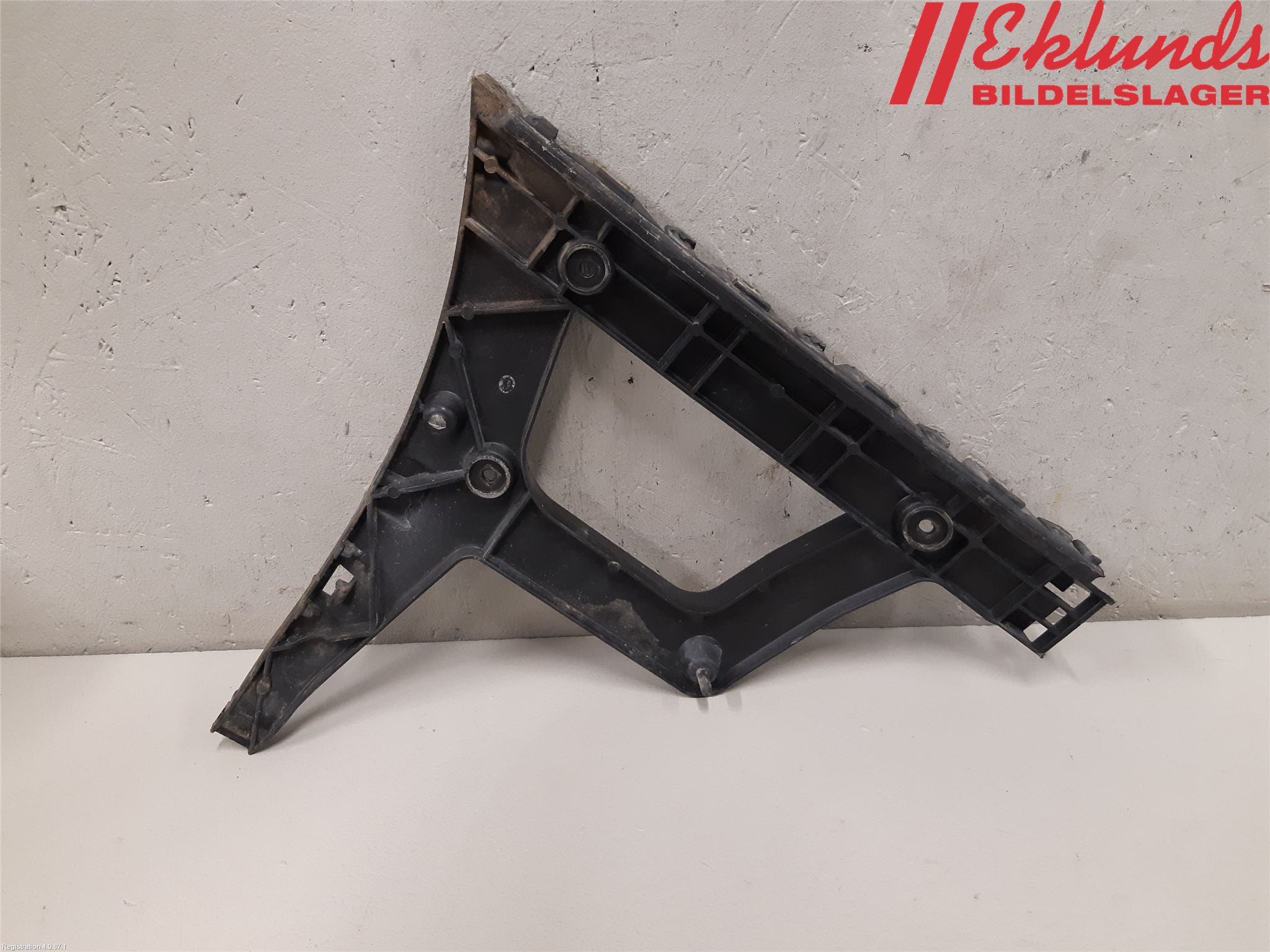 Audi A4 12-15 Stötfångarfäste Bak Hö