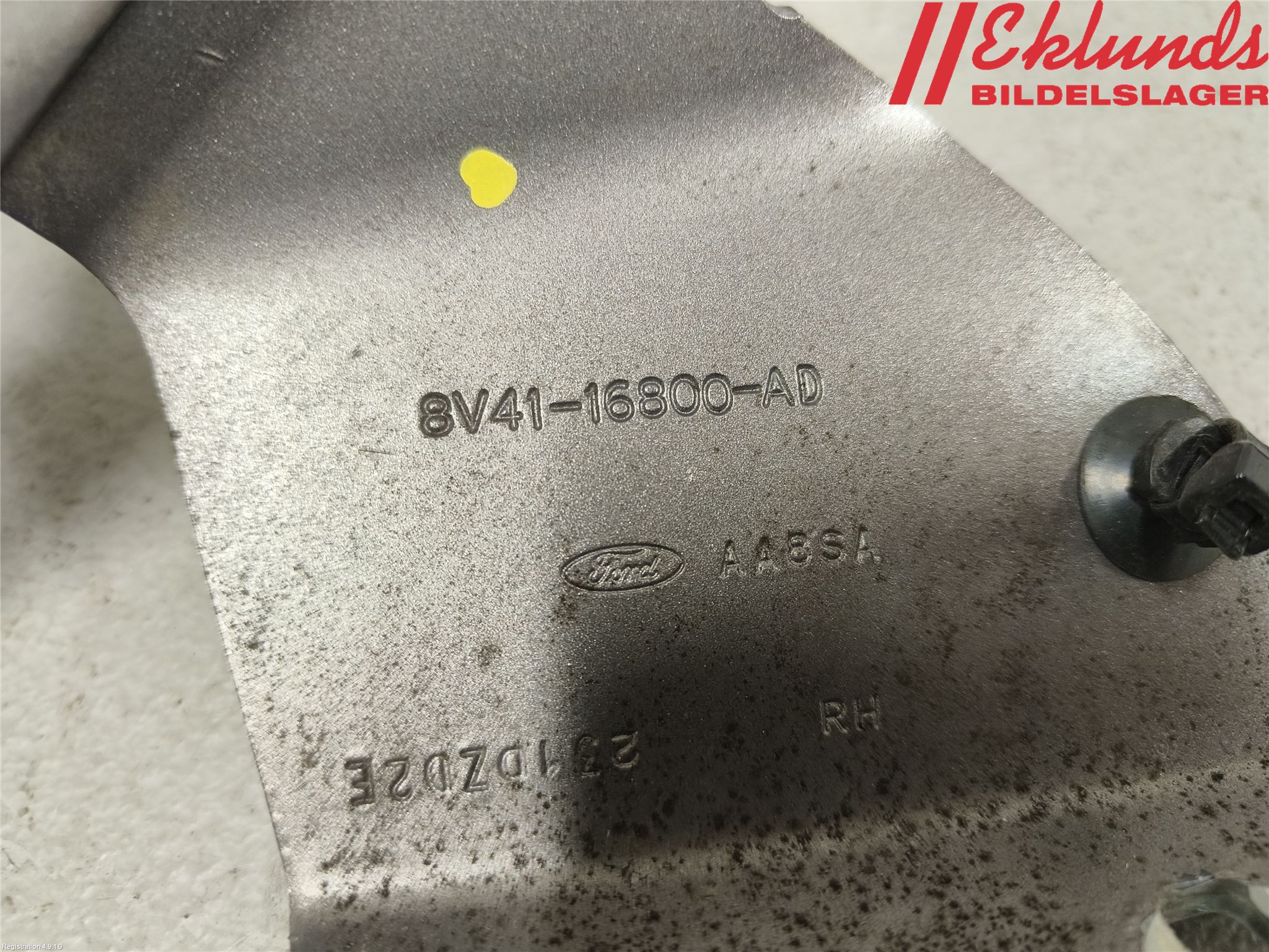 Ford KUGA 08-12 Huvgångjärn