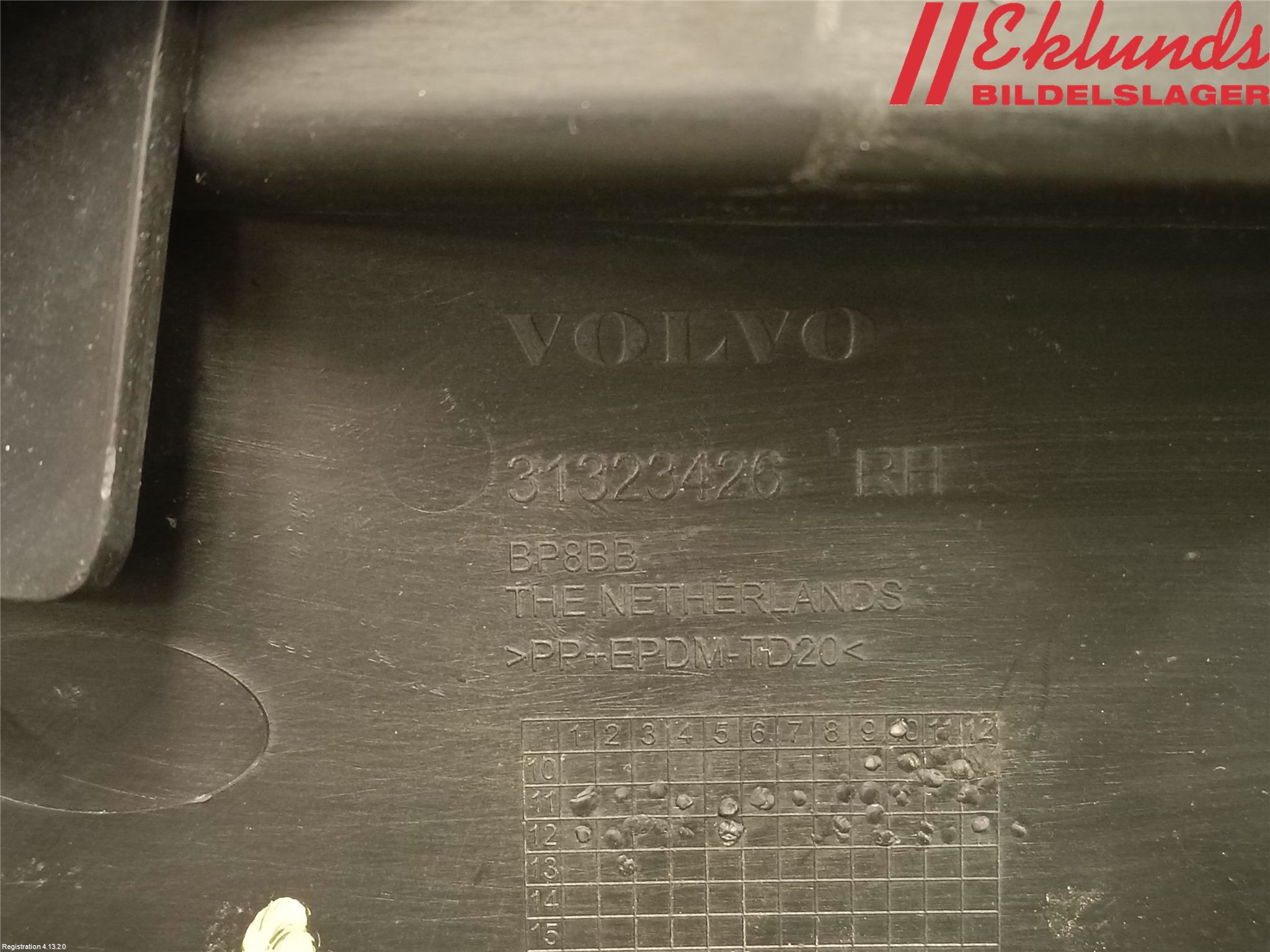 Volvo V60 11-13 Stötfångarfäste Fram Hö