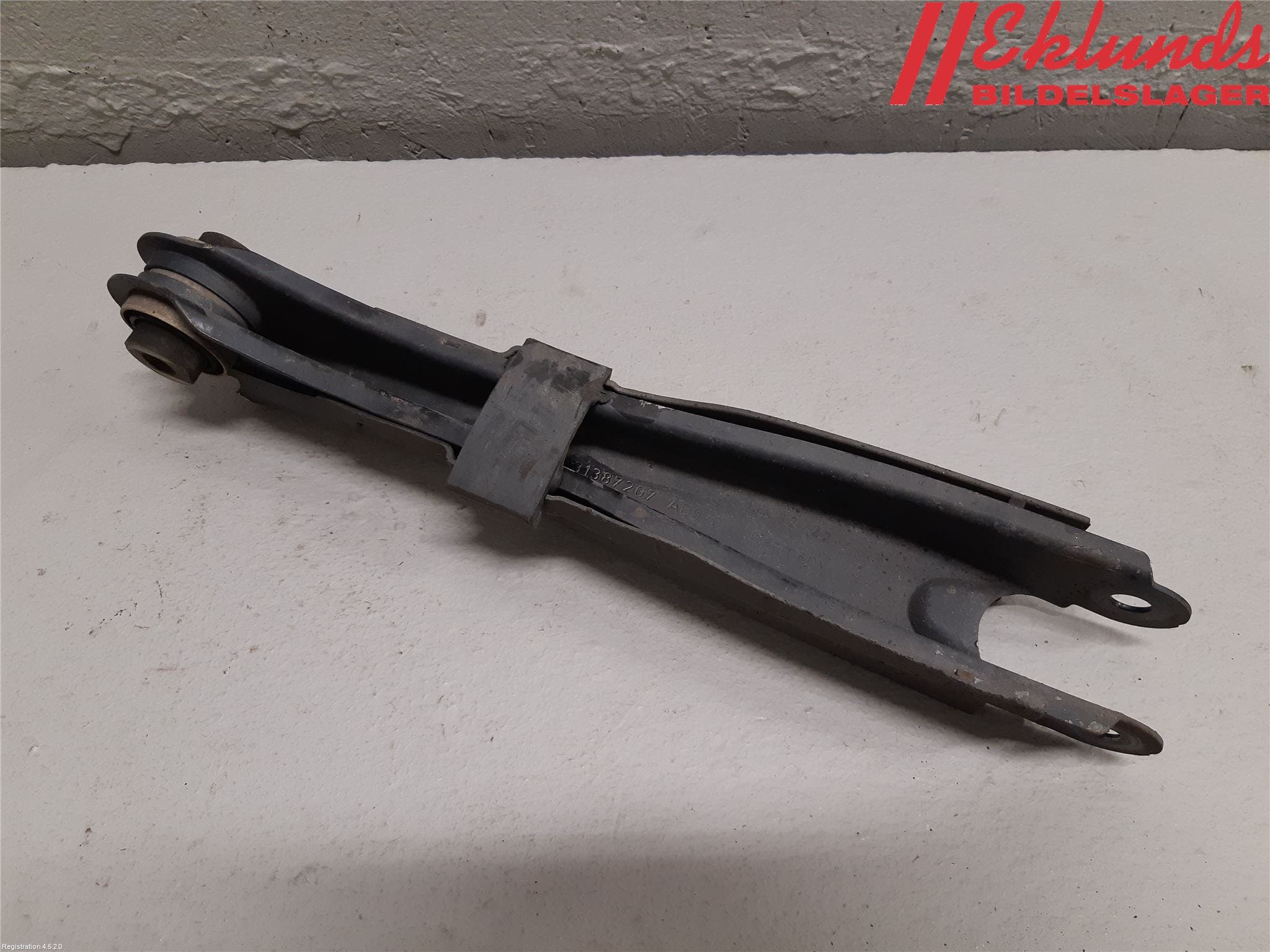 Volvo V90 17->> Bärarm Bak Höger