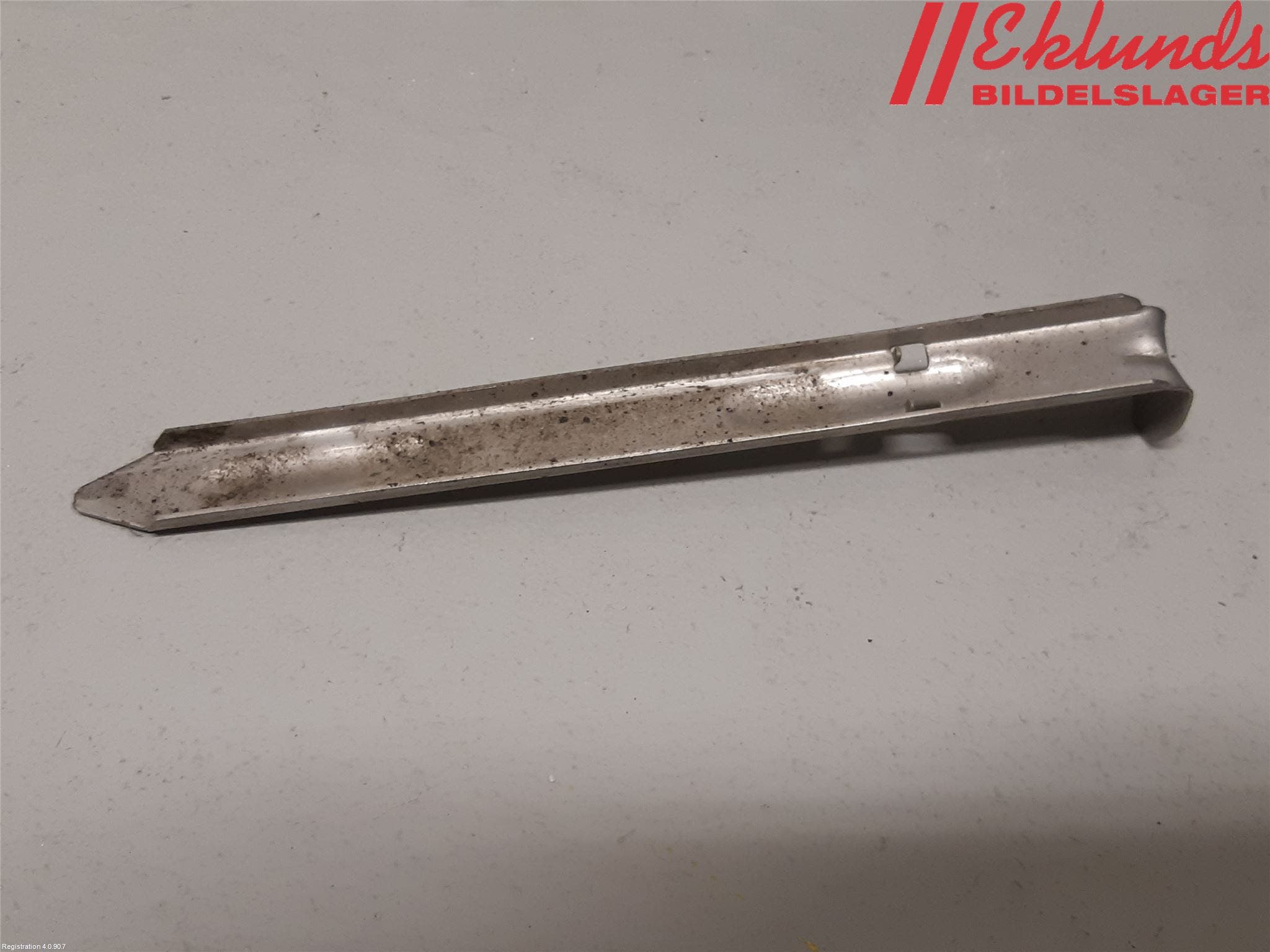 Volvo V70 08-13 Strålkast Fästsarg