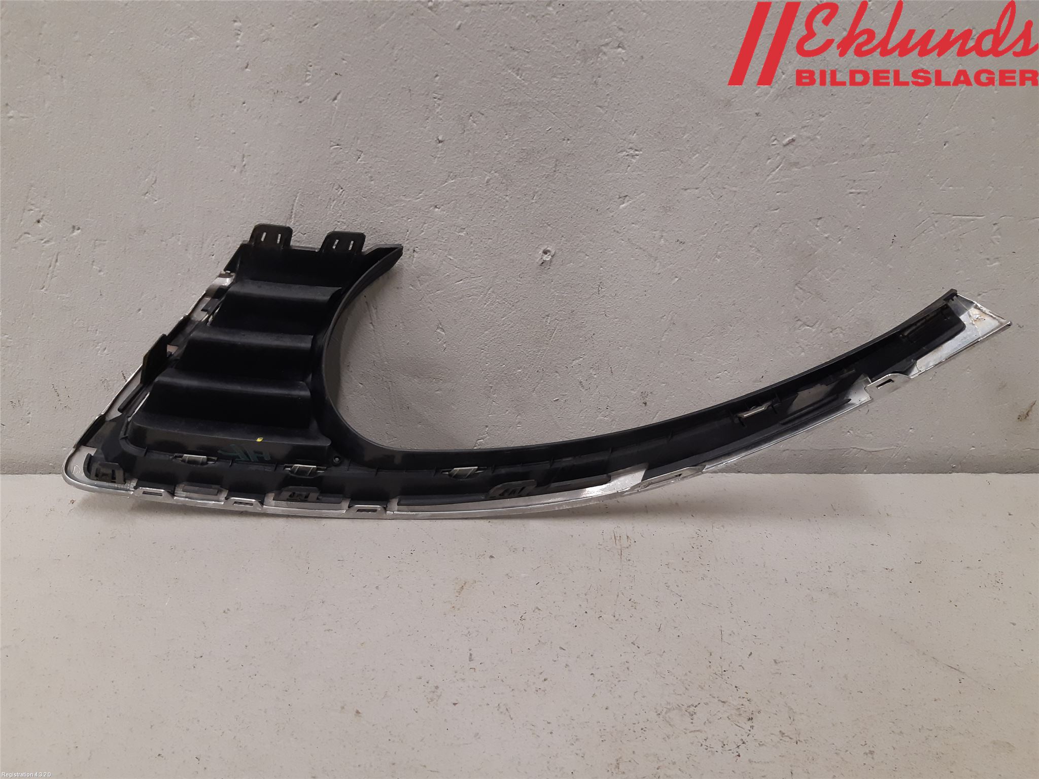 Saab 9-5     06-10 Grilldel Höger