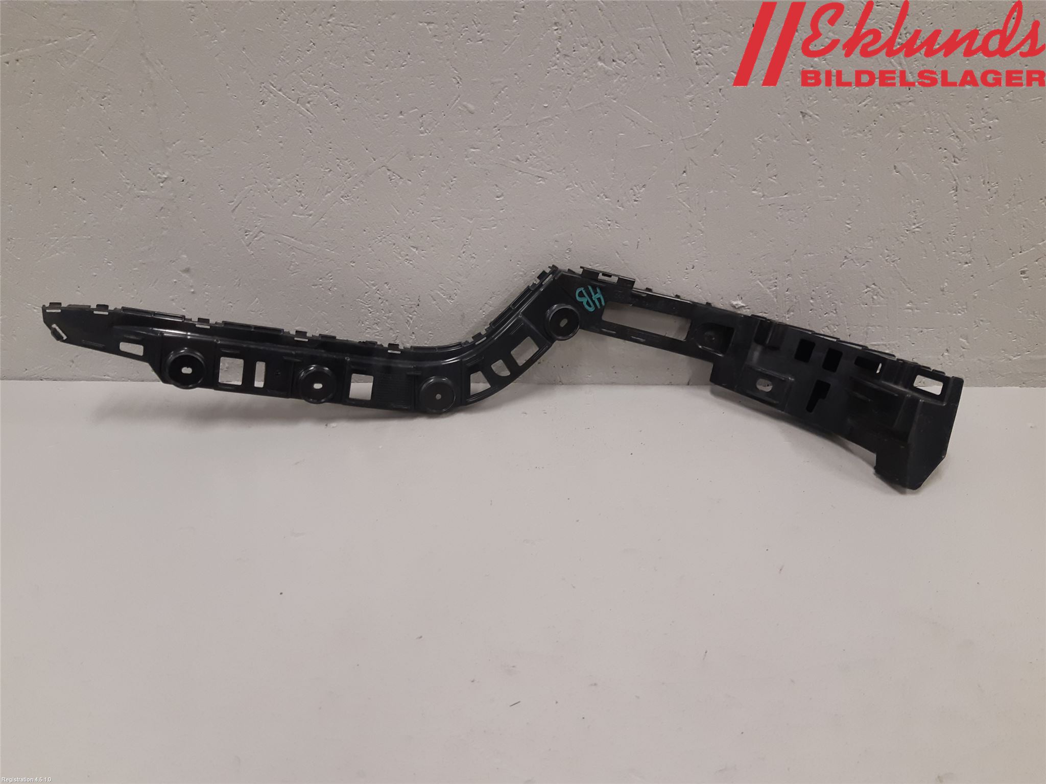 Volkswagen VW PASSAT 11-14 Stötfångarfäste Bak Hö