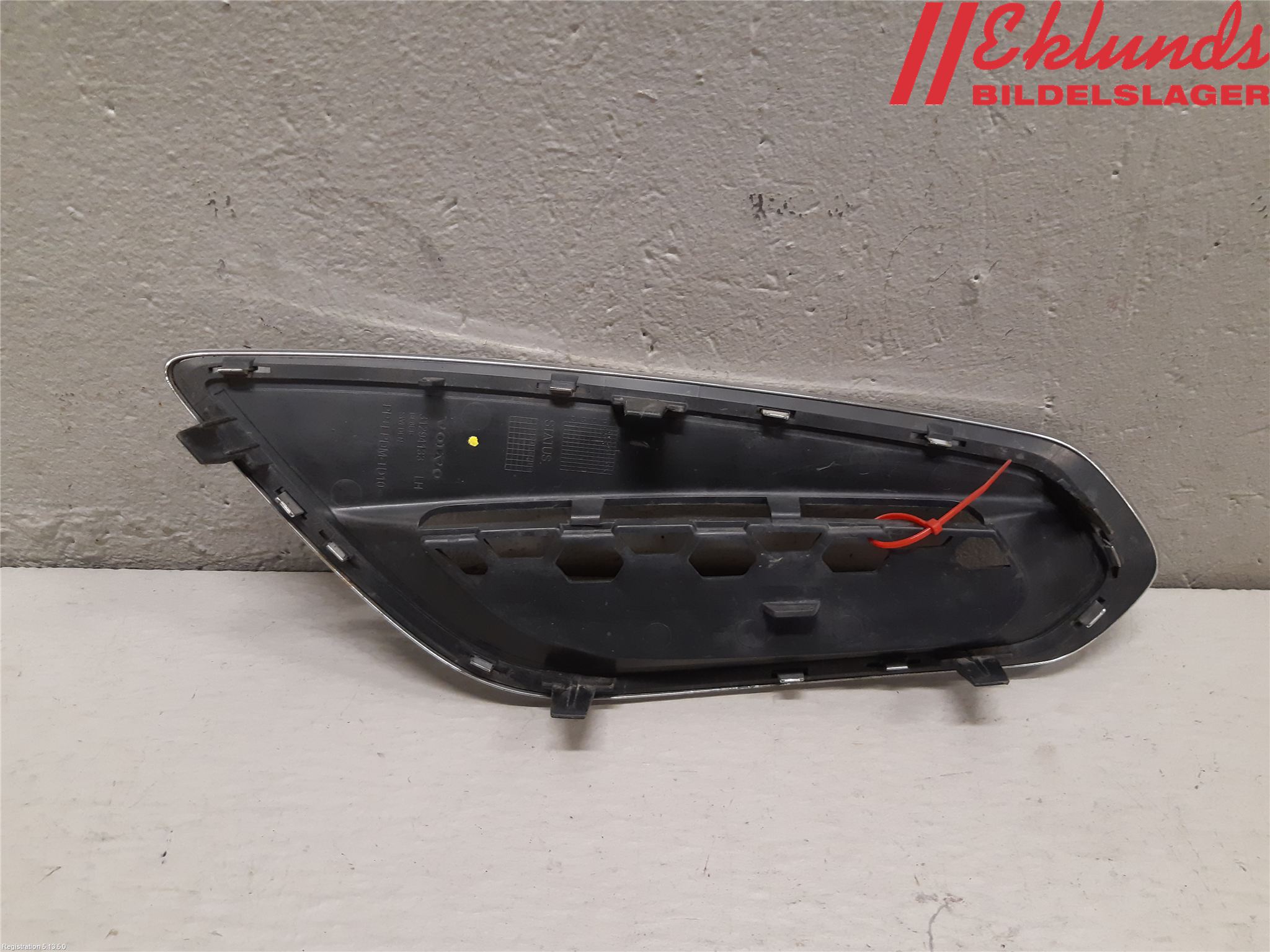 Volvo V60 11-13 Stöt Utfyllnad-List-Grill