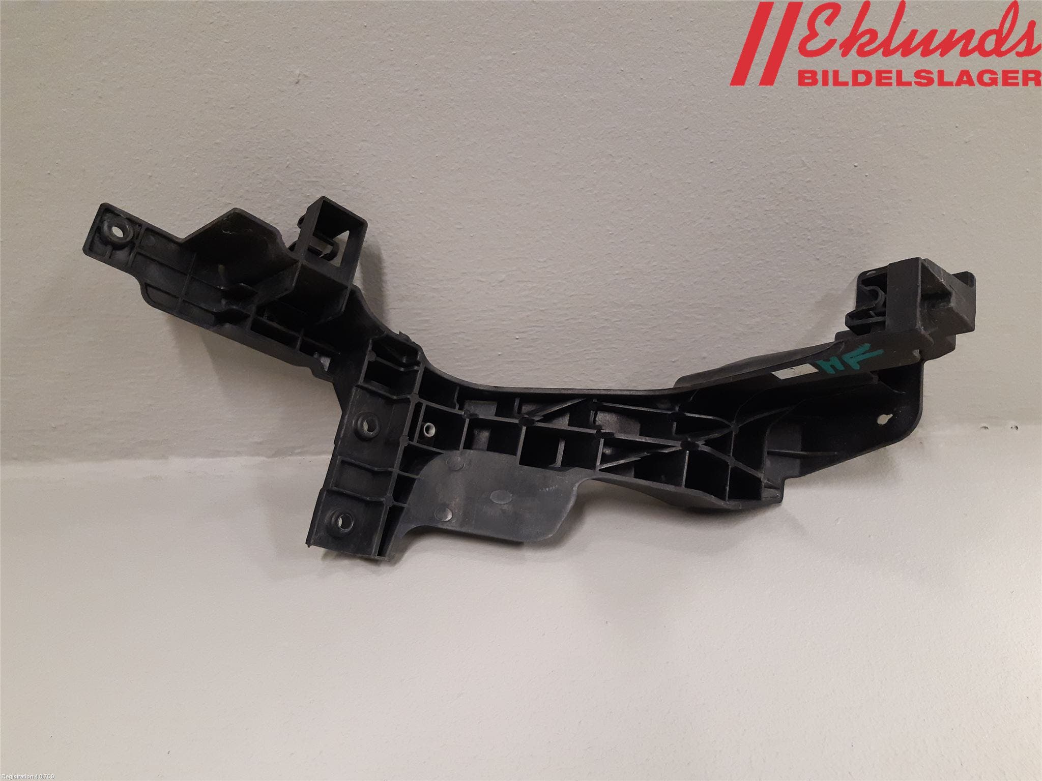 Hyundai i30 GD 13-17 Strålkast Fästsarg