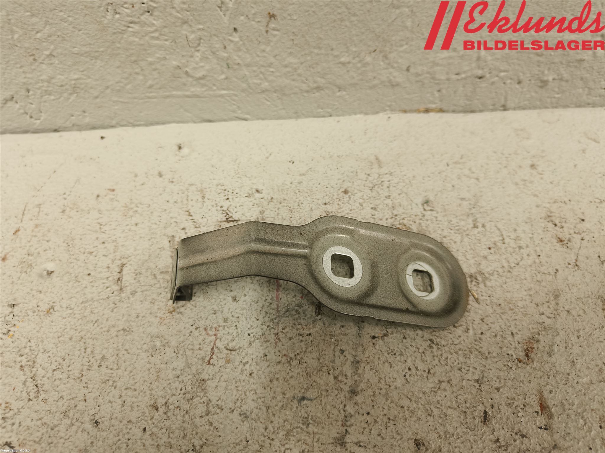 BMW 5 F10/F11/F18 09-17 Skärmfäste Fram Vä