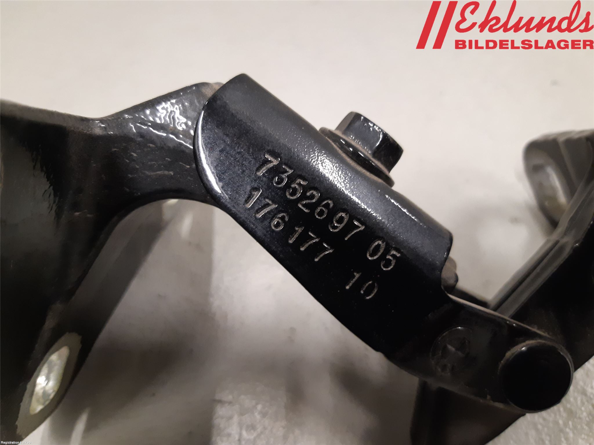 BMW X5 F15 13-18 Bakluckegångjärn Hö