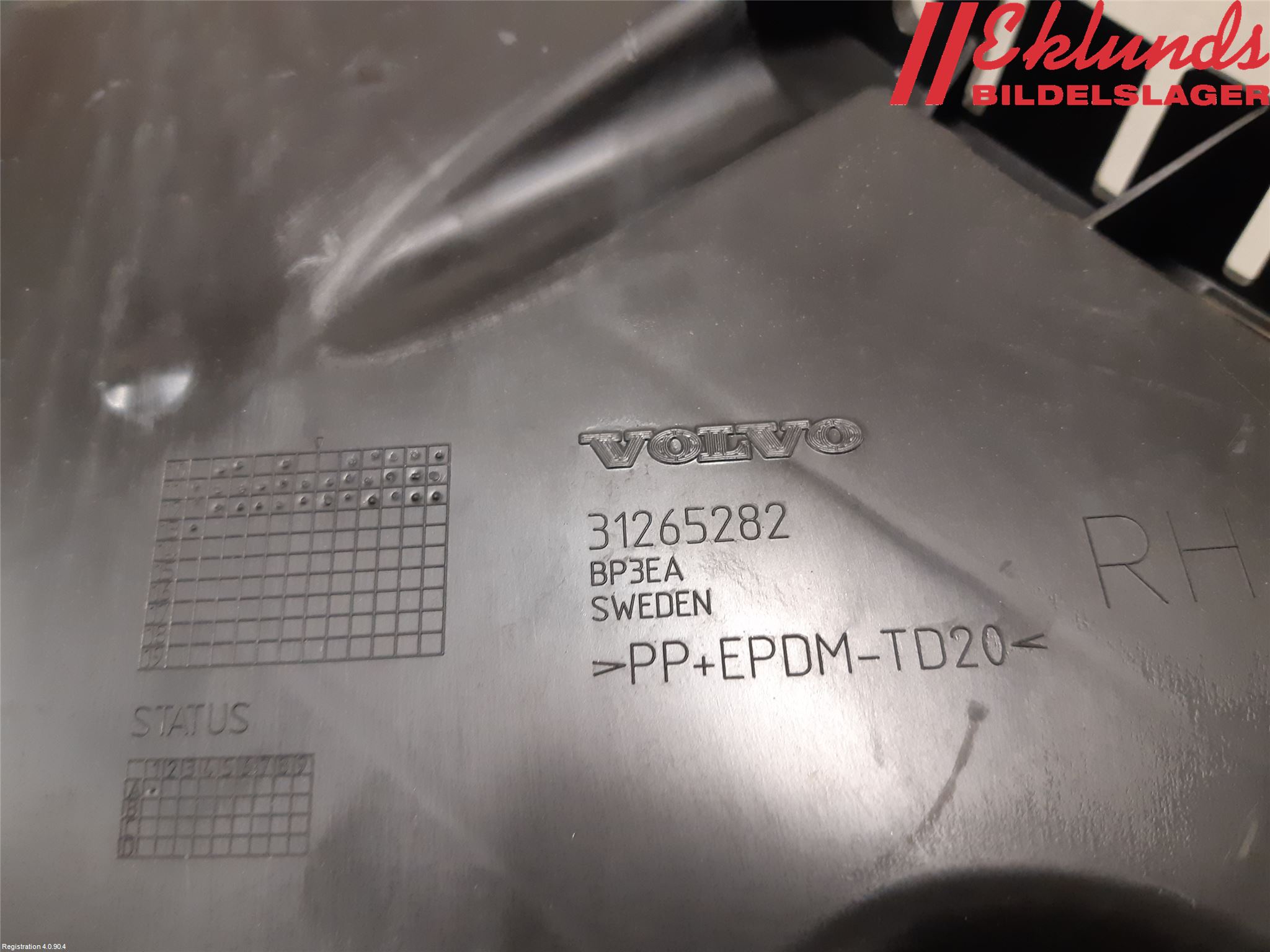 Volvo V60 11-13 Stötfångarfäste Bak Hö