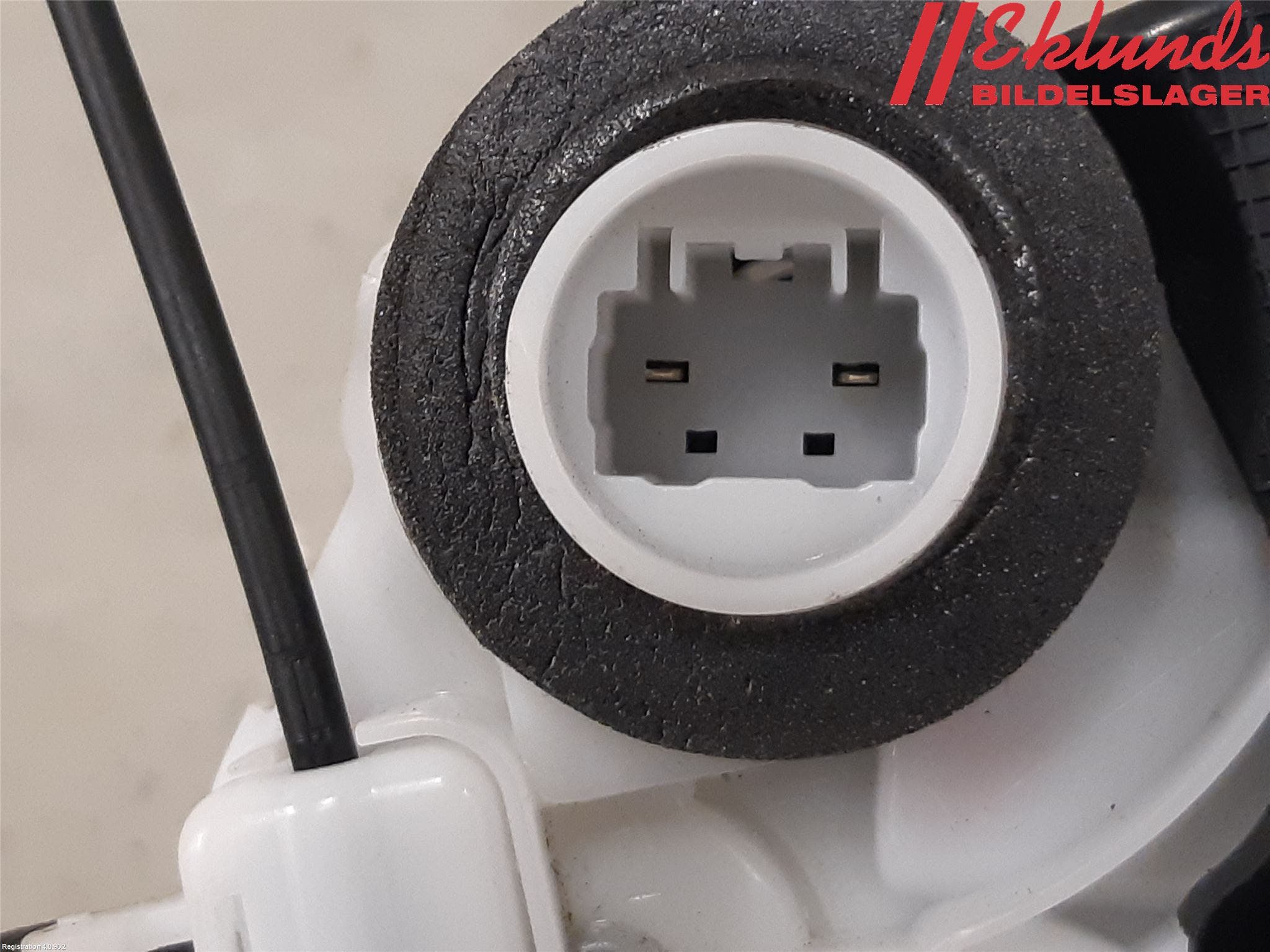 Toyota YARIS XP130 12-14 Låskista-Dörrlås