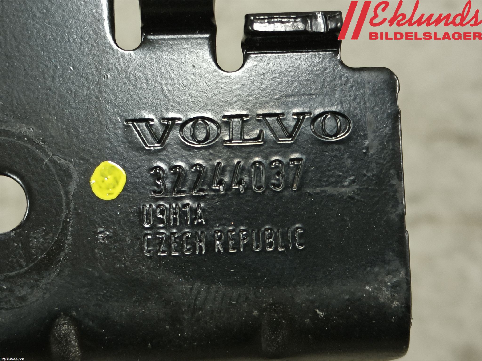 Volvo XC40/RECHARGE 18- Huv Spärr