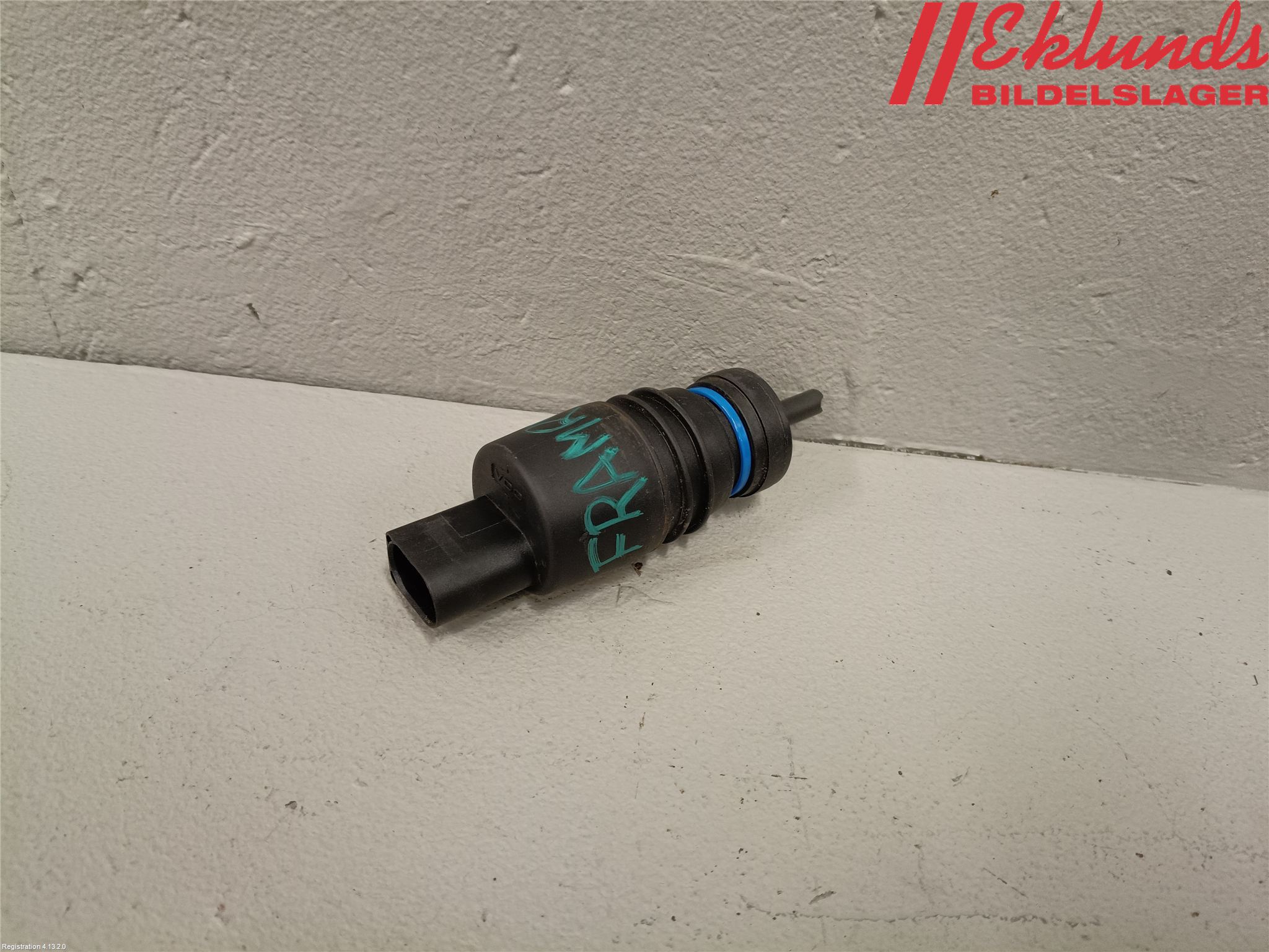 BMW X3 E83     03-10 Spolarpump Vindruta