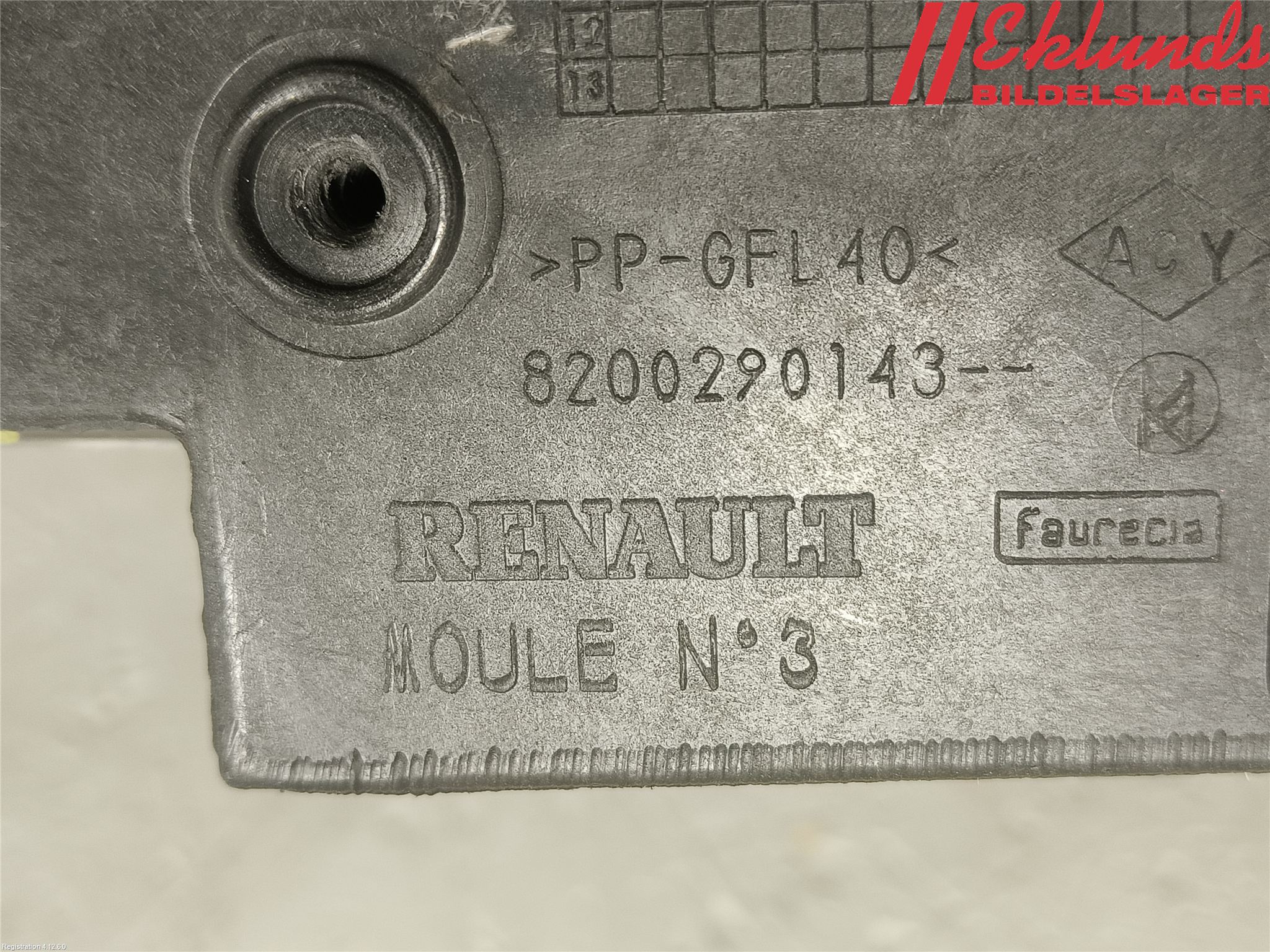 Renault CLIO III  09-12 Frontplåt