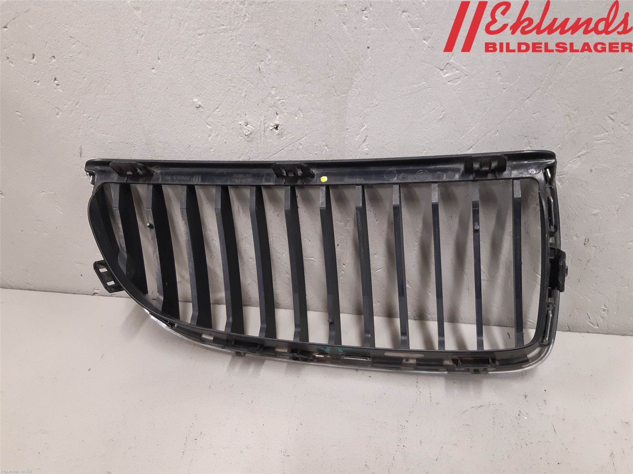 BMW 3 E90/91 SED/TOU 05-12 Grilldel Vänster