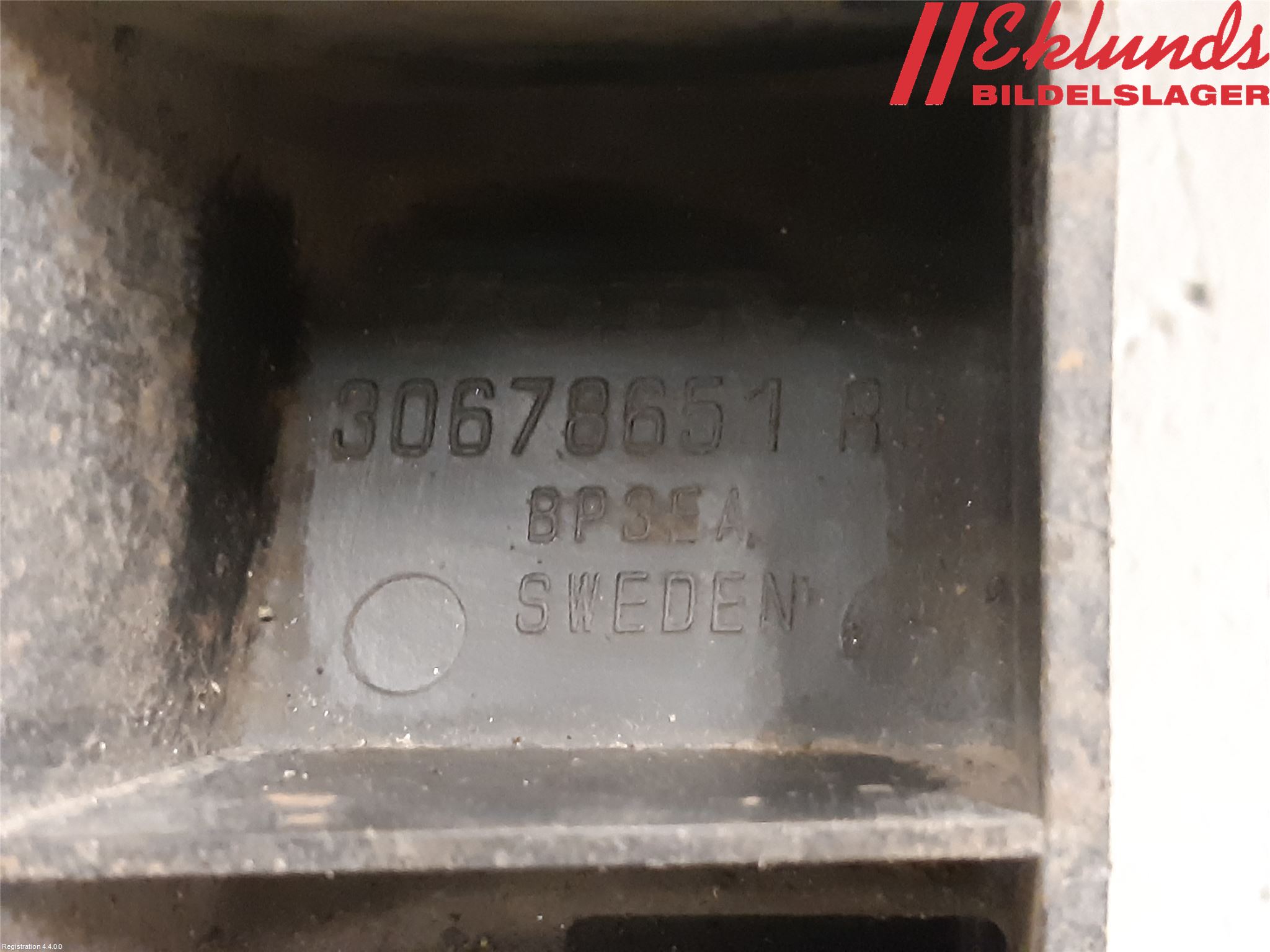 Volvo XC70 08-13 Stötfångarfäste Bak Hö