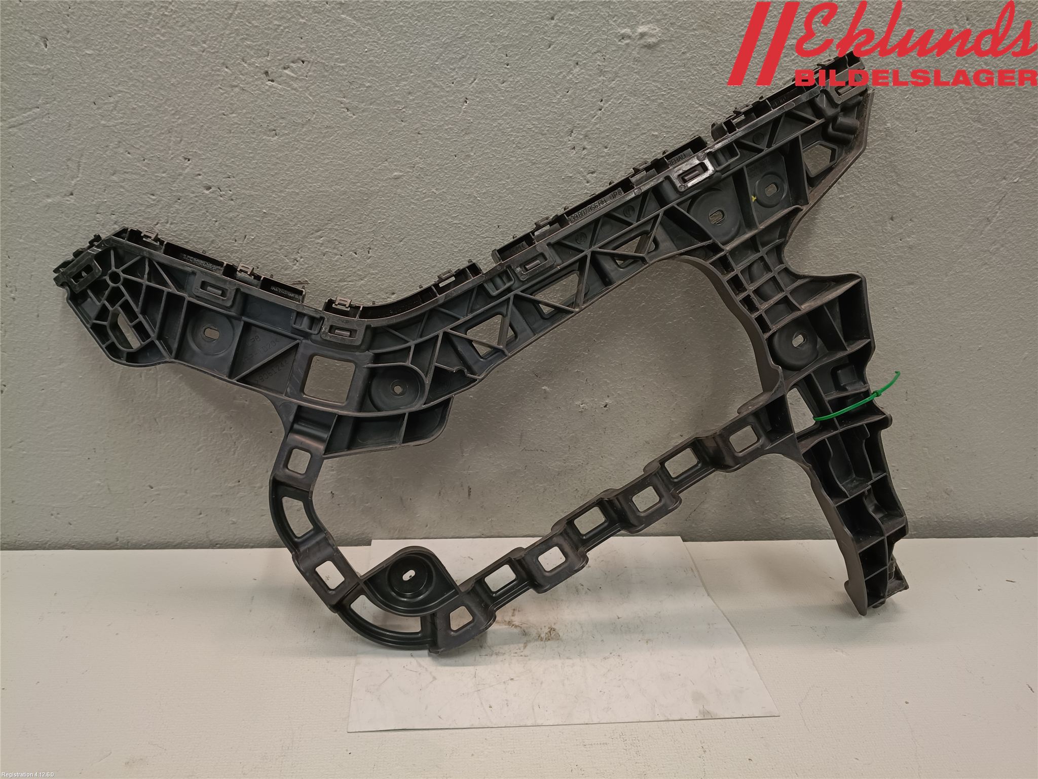 Volkswagen VW PASSAT 15-19 Stötfångarfäste Bak Hö