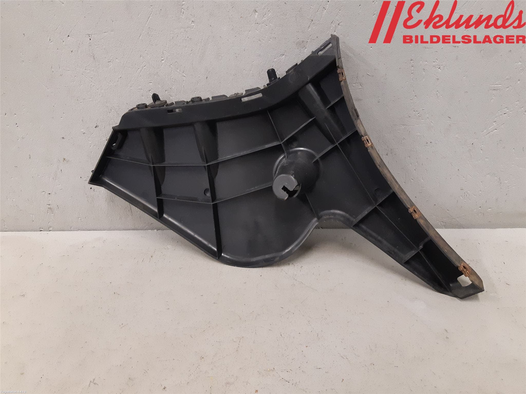 Volvo V60 14-18 Stötfångarfäste Bak Vä