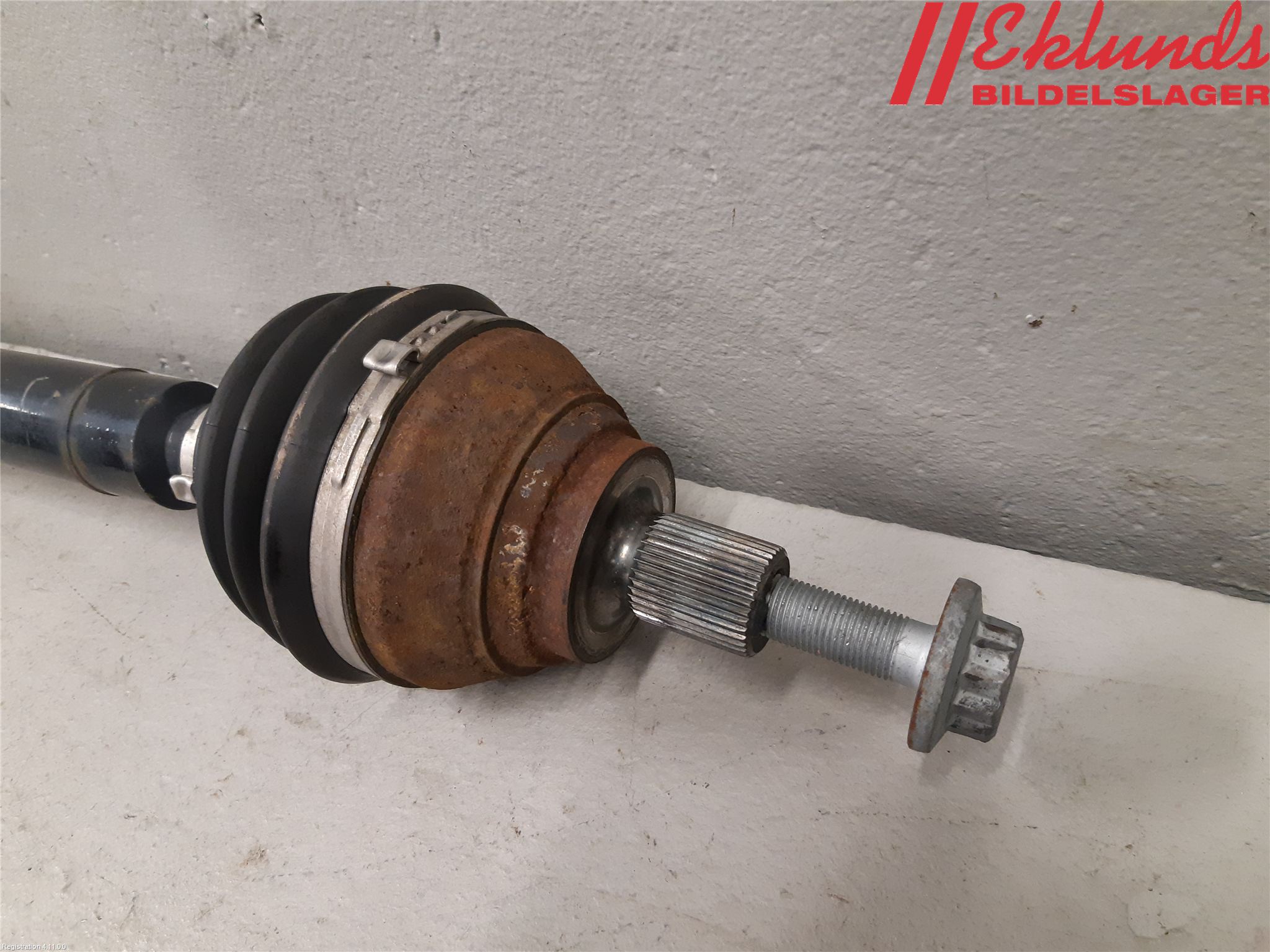 Volkswagen VW PASSAT 15-19 Drivaxel Fram Höger