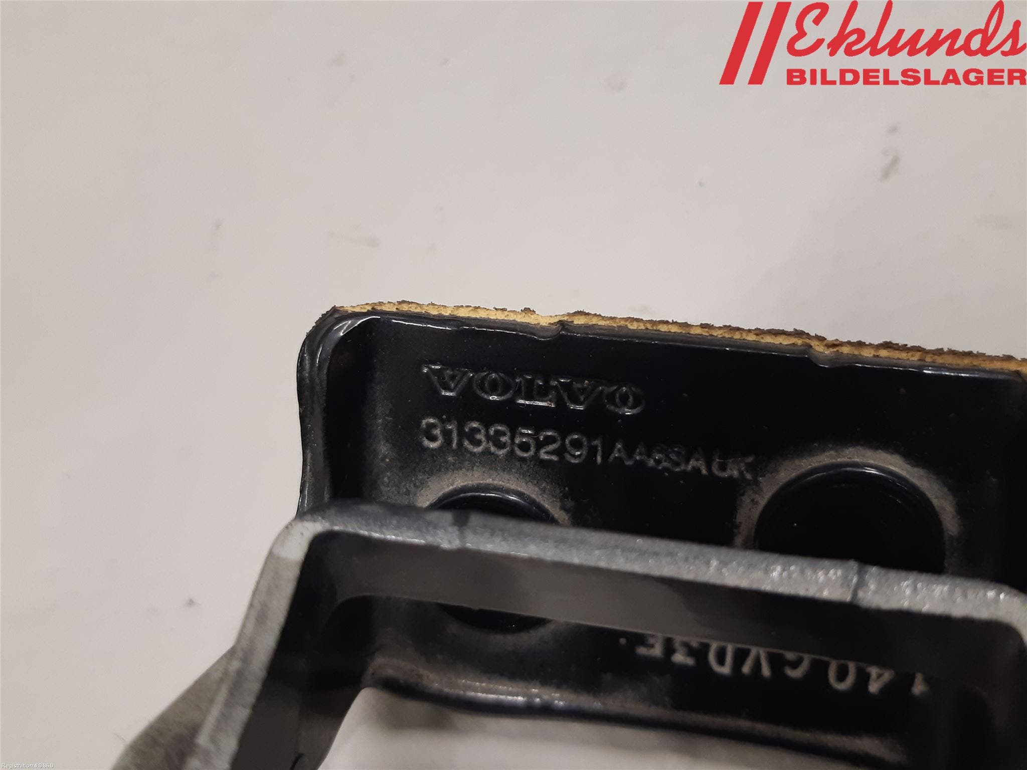 Volvo V60 11-13 Bakluckegångjärn Hö