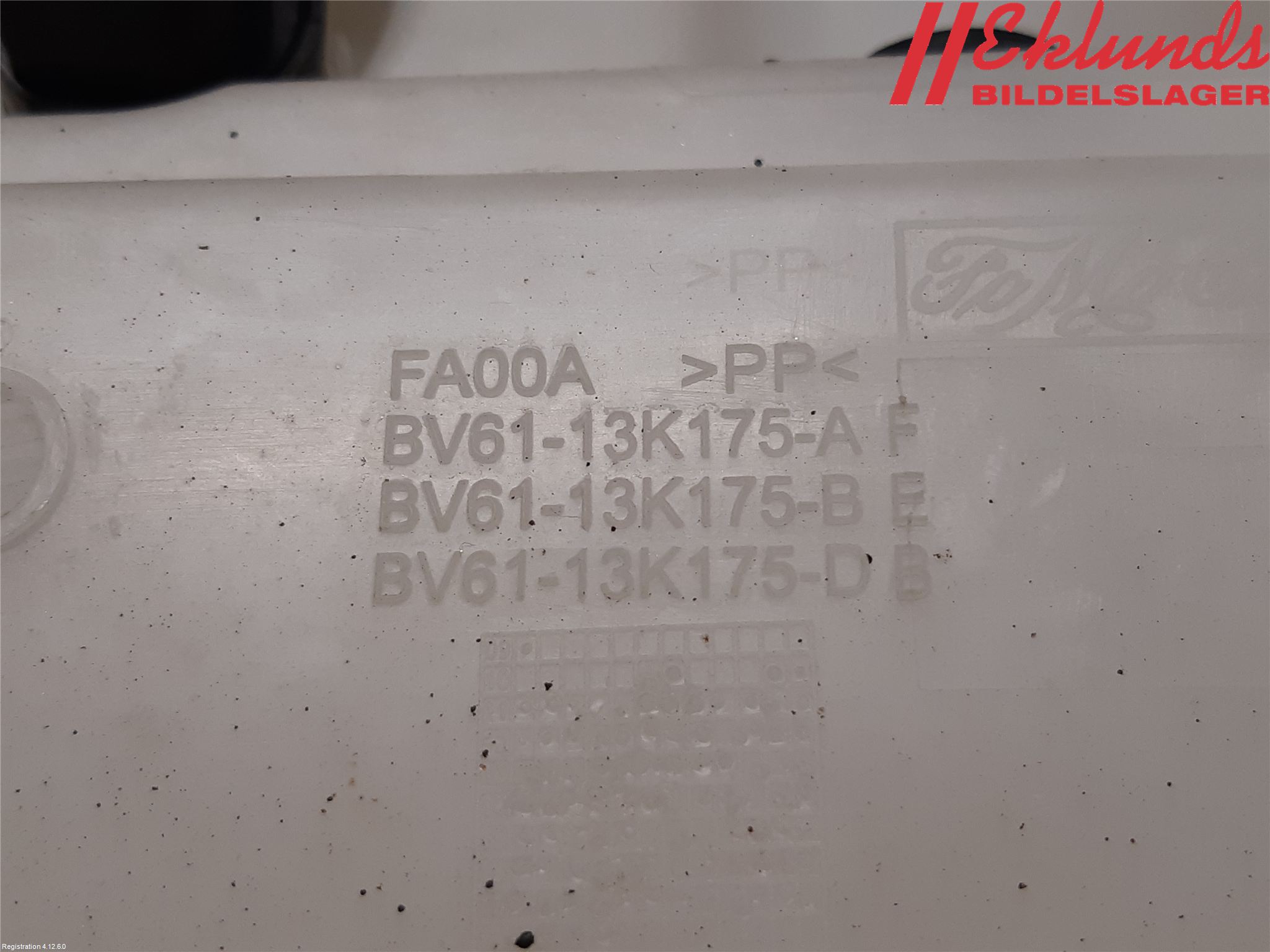 Ford FOCUS 11-14 Spolartank Vindruta-Strål
