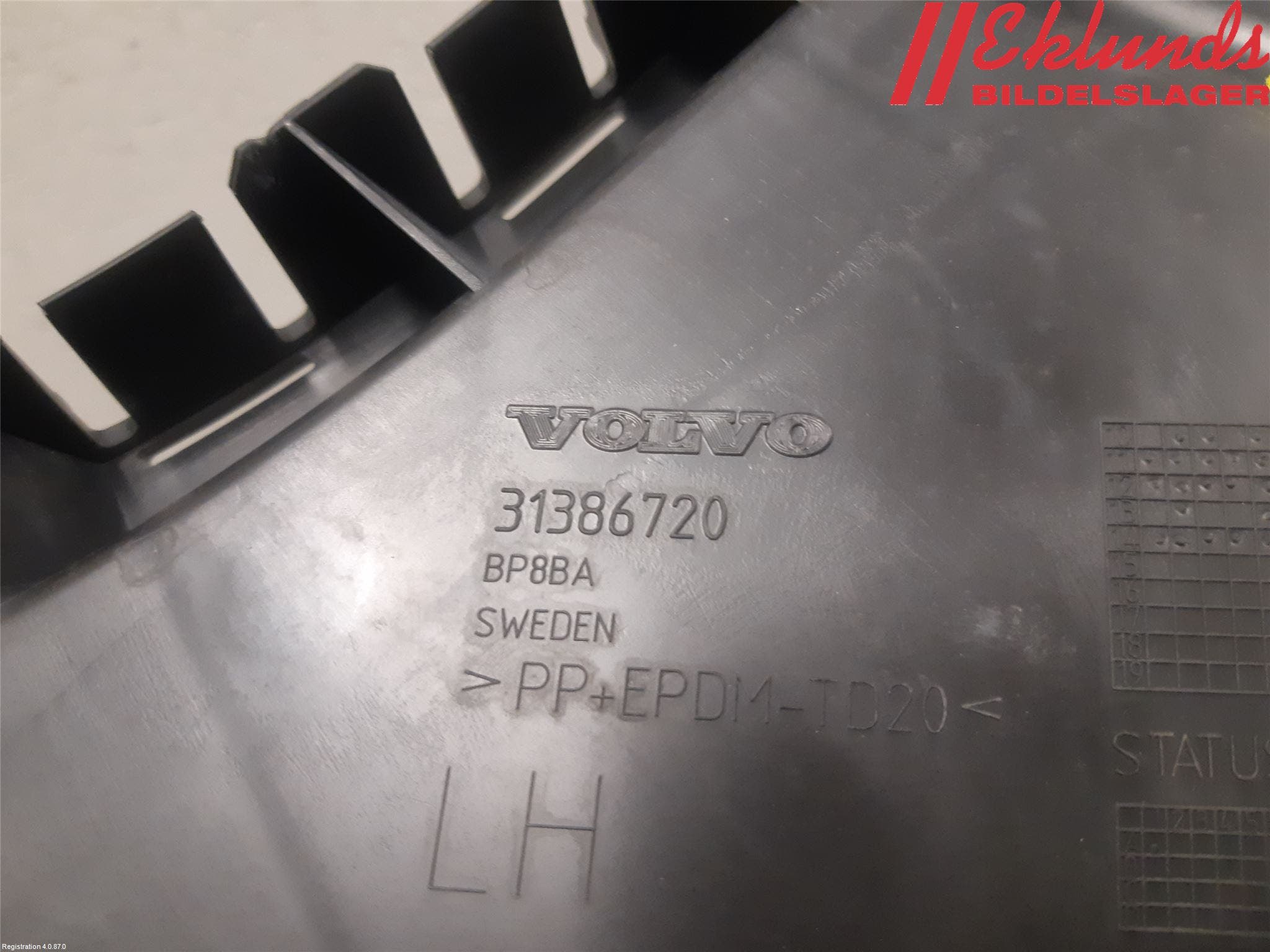 Volvo S60 11-13 Stötfångarfäste Bak Vä