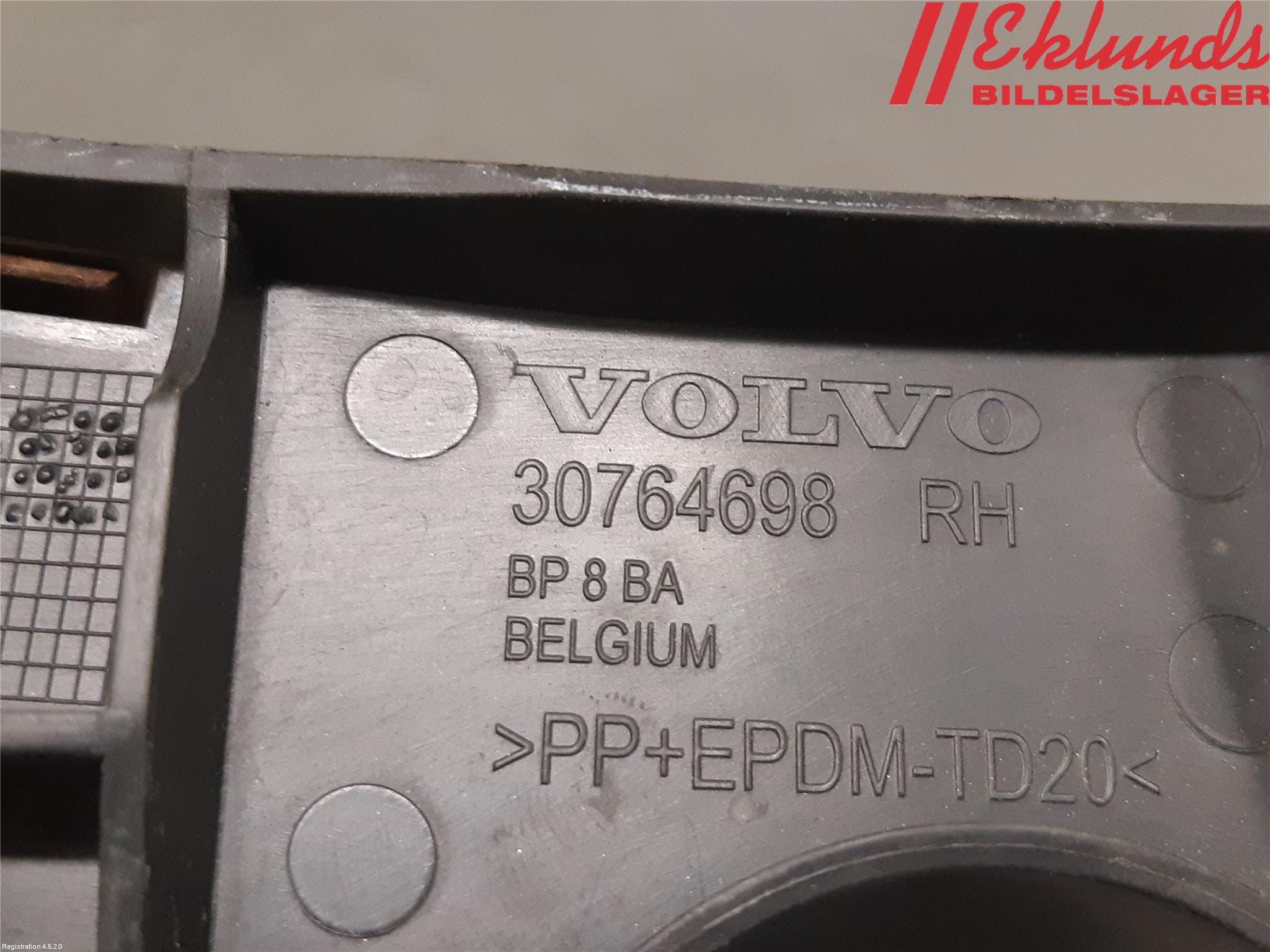 Volvo XC60 09-13 Stötfångarfäste Bak Hö