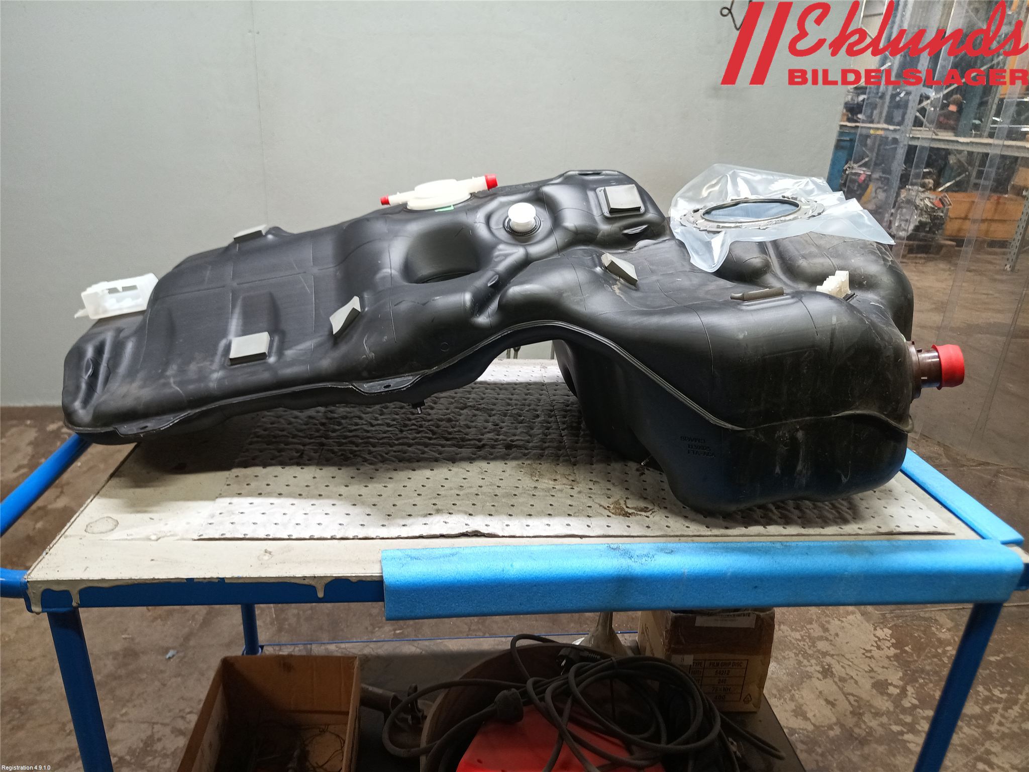 Volvo XC40/RECHARGE 18- Bränsletank