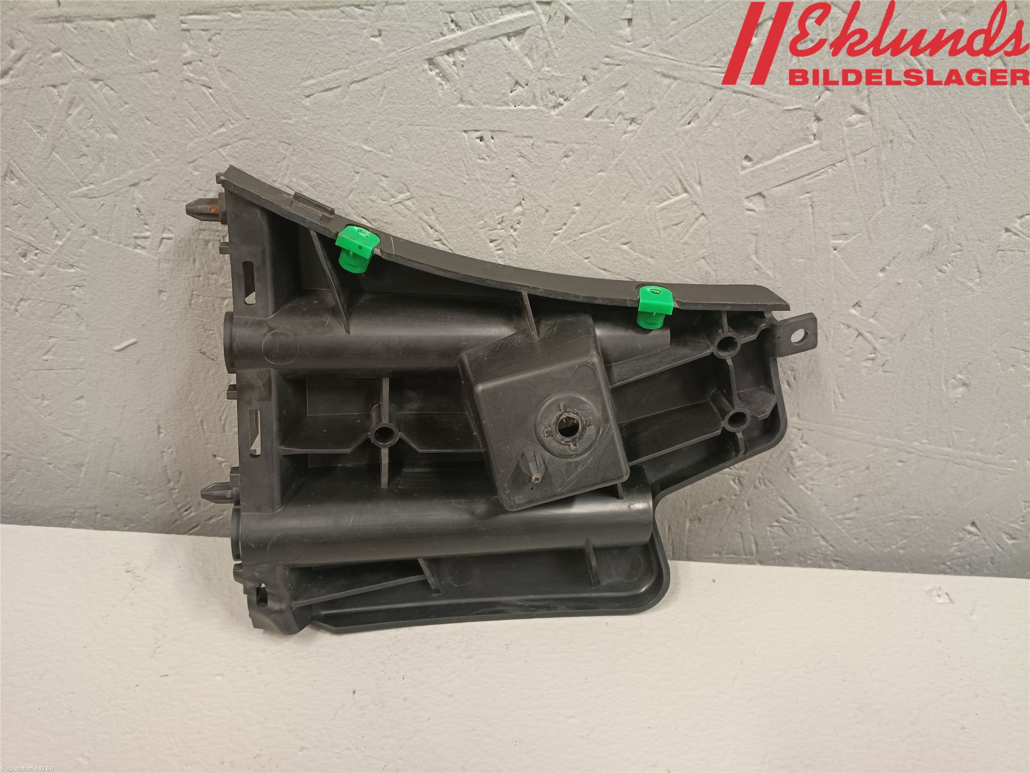 Volvo V60 11-13 Stötfångarfäste Fram Hö