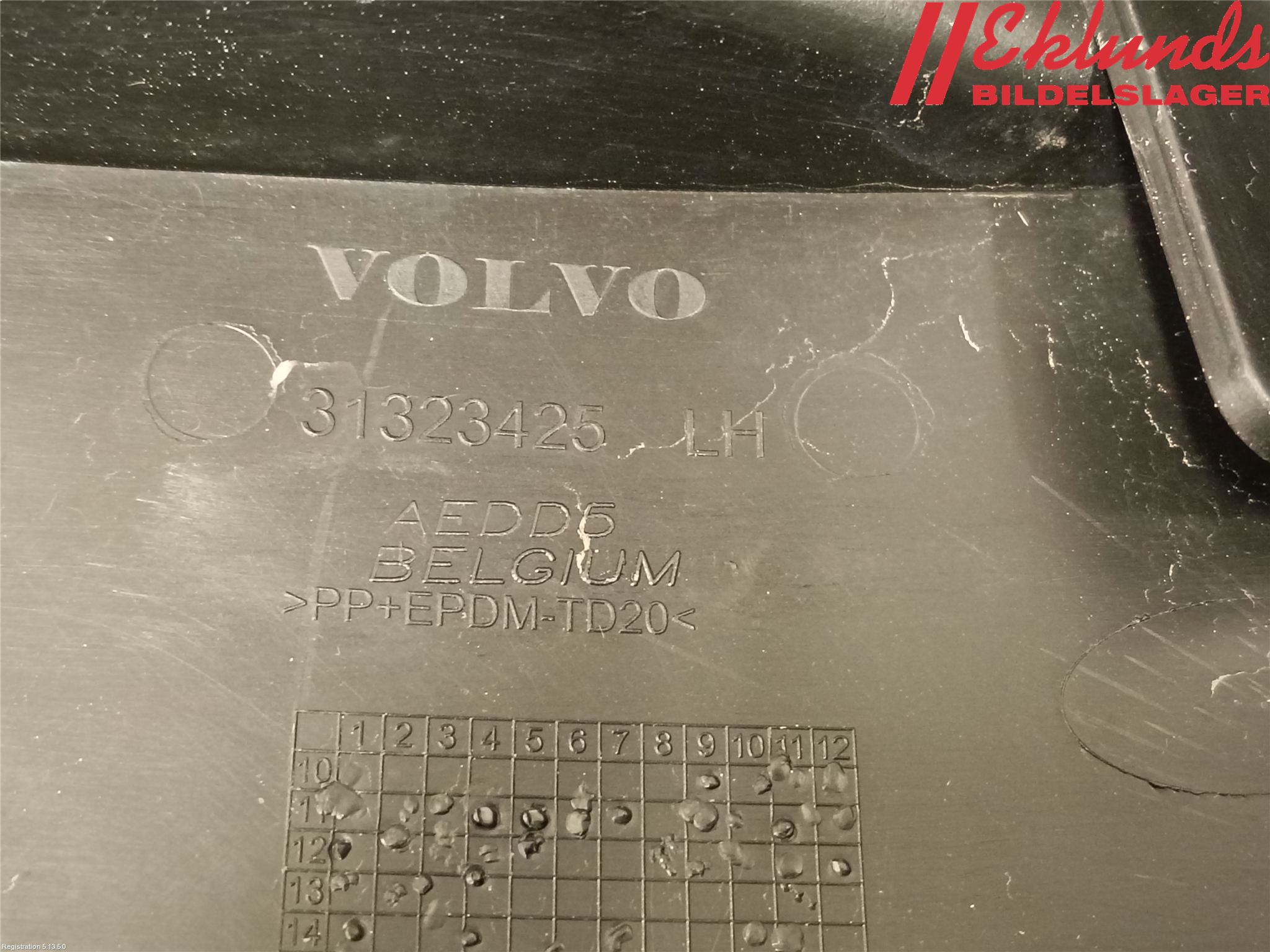 Volvo V60 11-13 Stötfångarfäste Fram Vä
