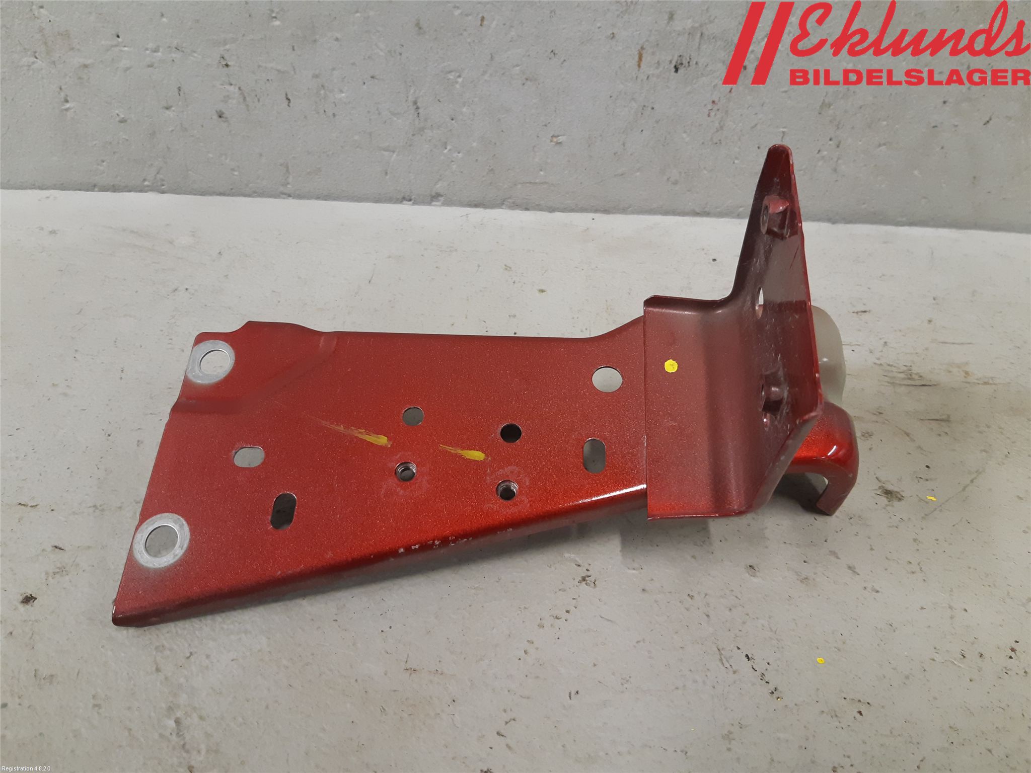 Mazda 2 (DJ) 15-22 Skärmfäste Fram Vä