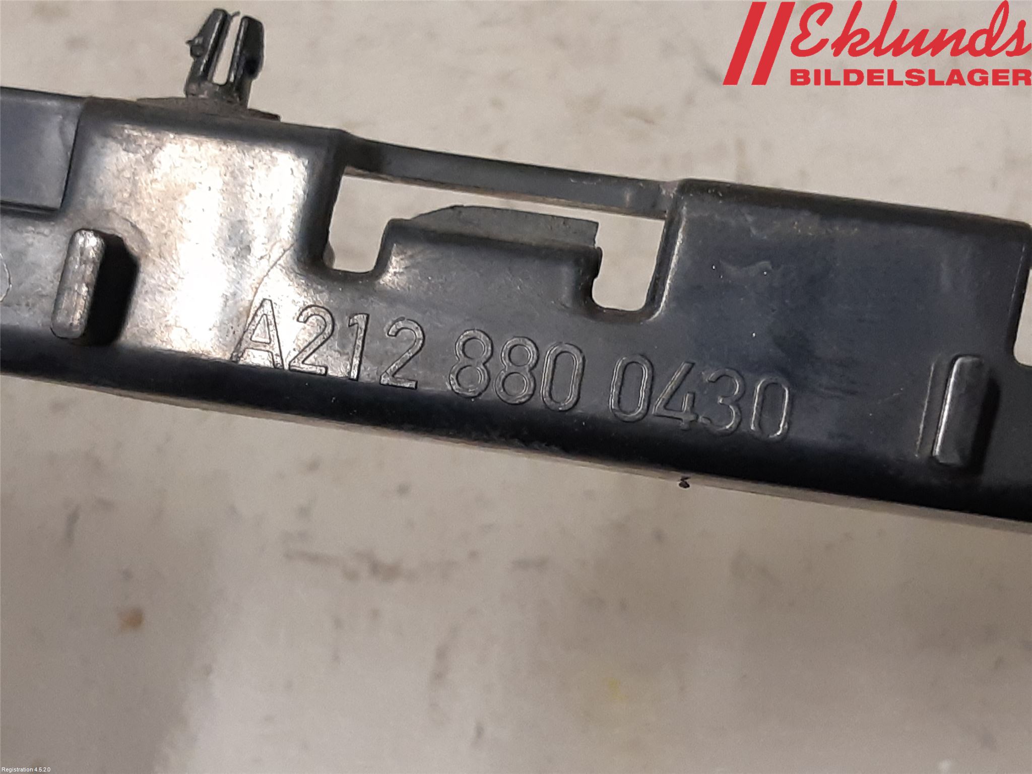 Mercedes-Benz MB E-KLASS (W212) 09-16 Stötfångarfäste Bak Hö