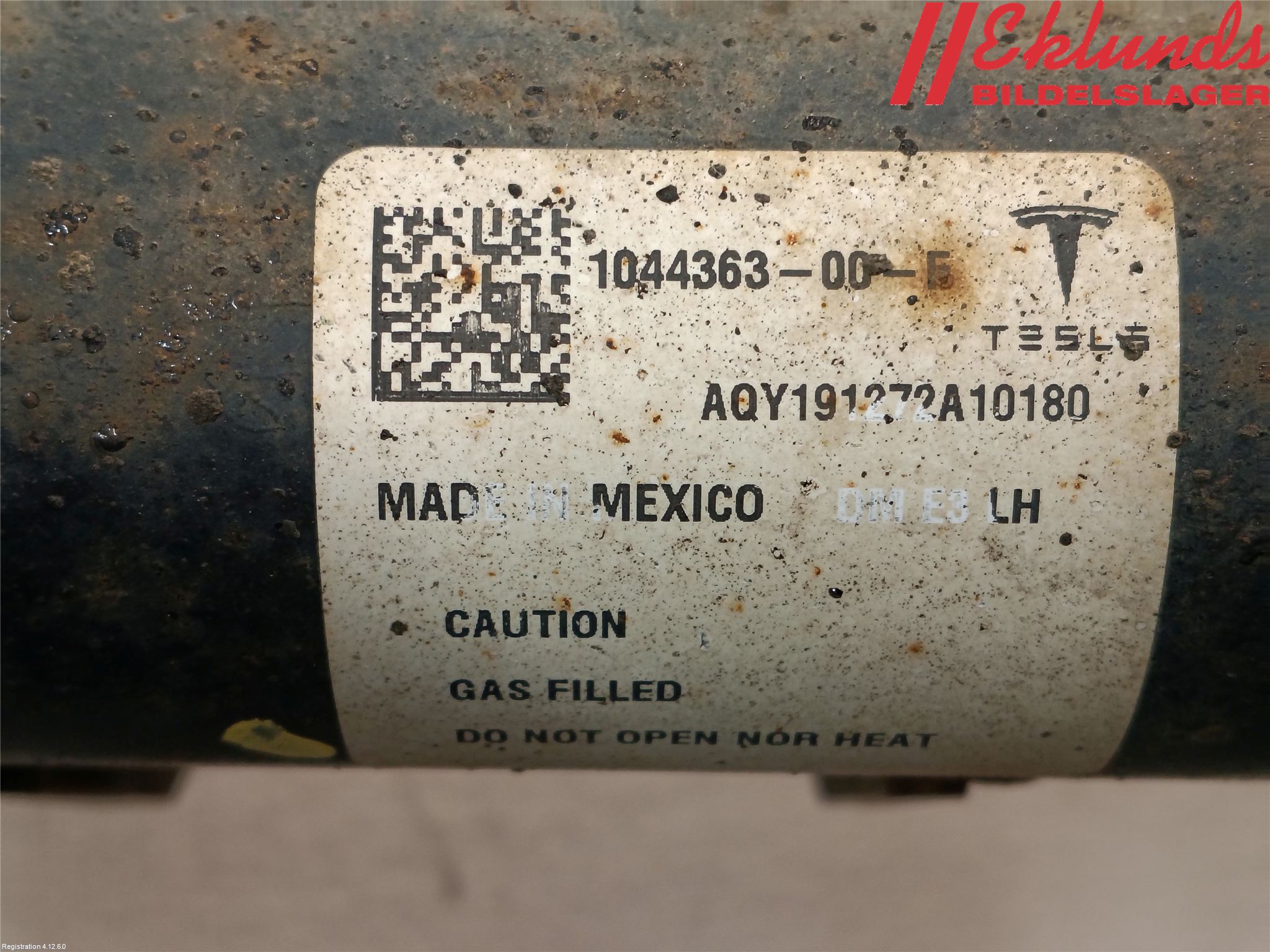 Tesla MODEL 3 17- Fjäderben Fram Vänster
