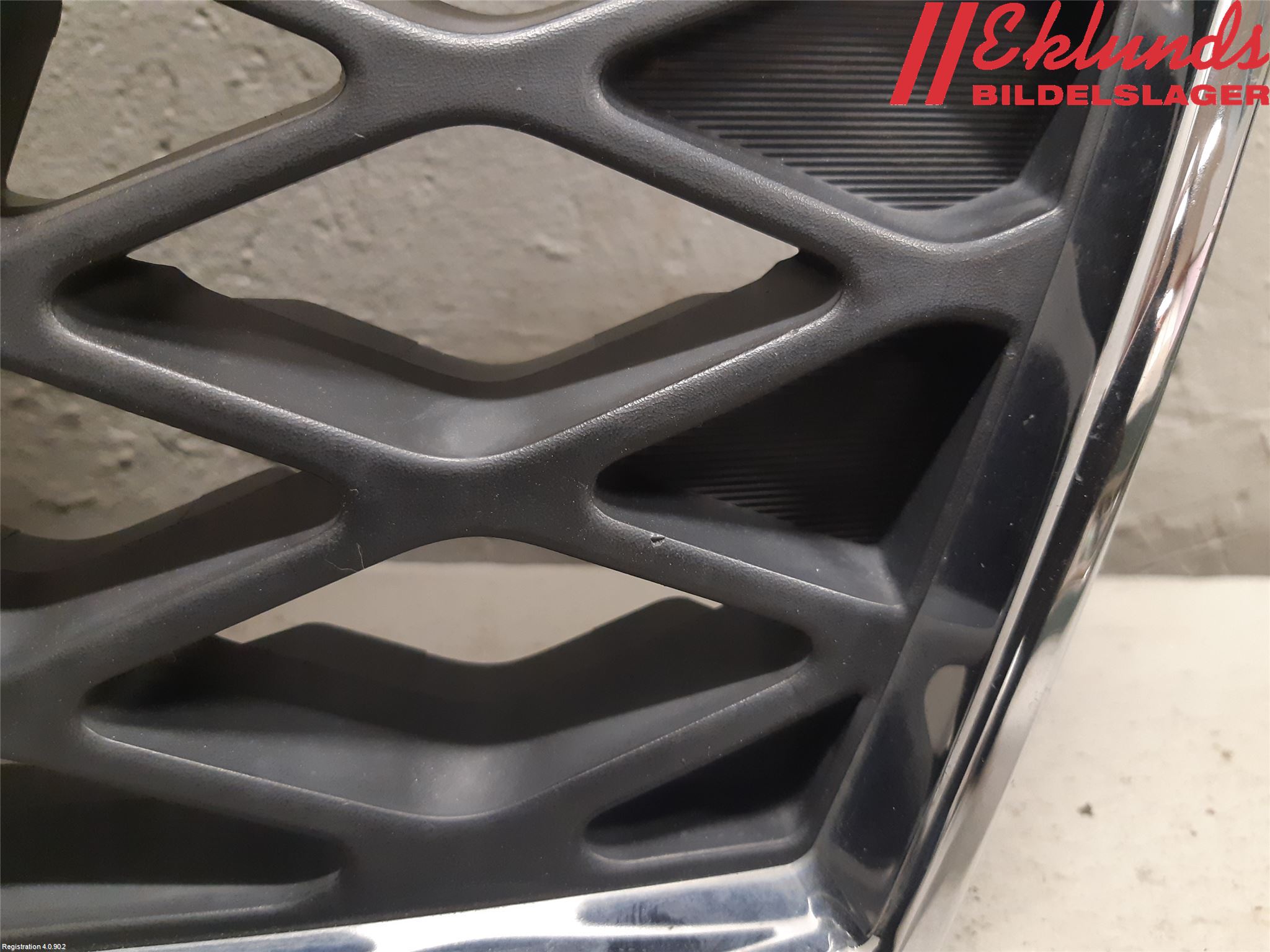 Nissan X-TRAIL 08-14 Grill Komp