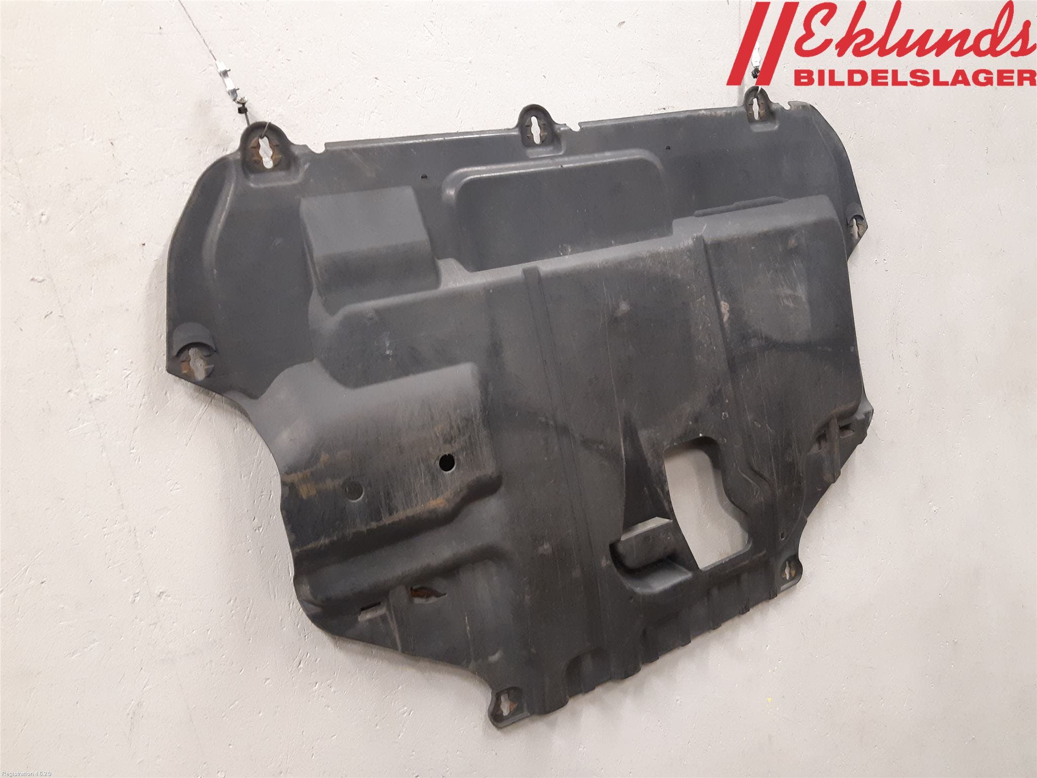 Ford FOCUS 08-11 Hasplåt Plåt-Plast