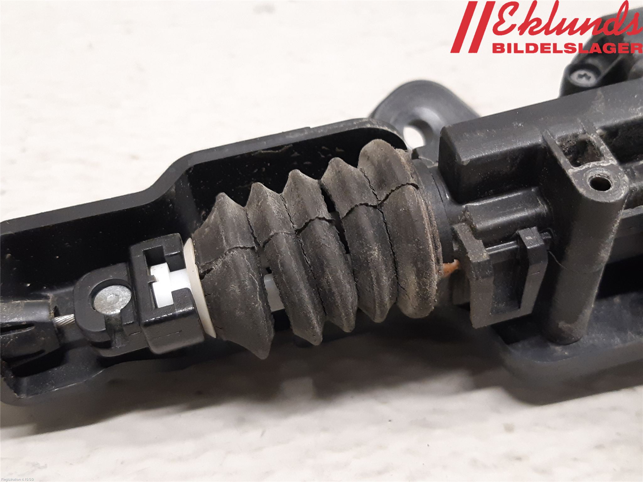 Tesla MODEL 3 17- Huvlås