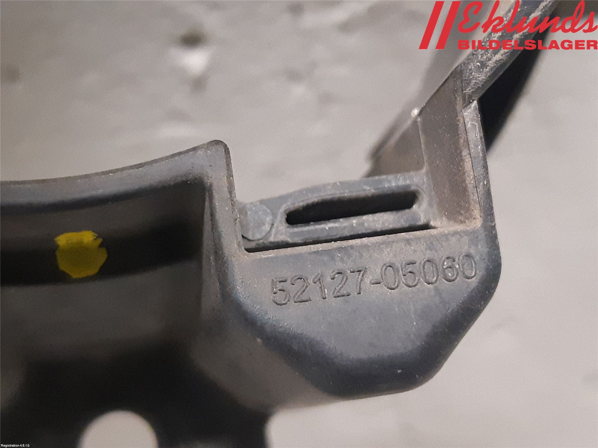 Toyota AVENSIS 09-15 Dimljussarg Fram