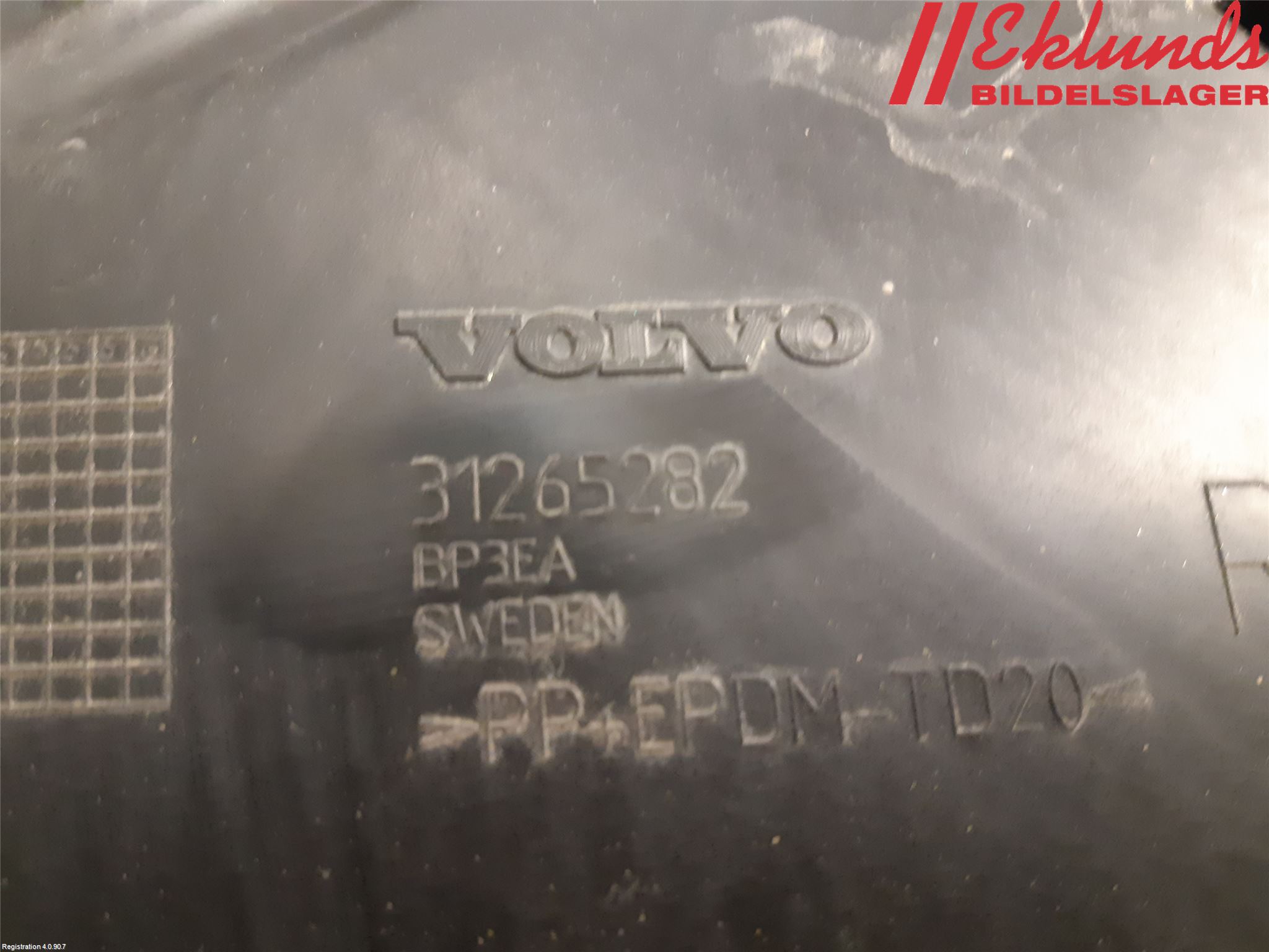 Volvo V60 11-13 Stötfångarfäste Bak Hö