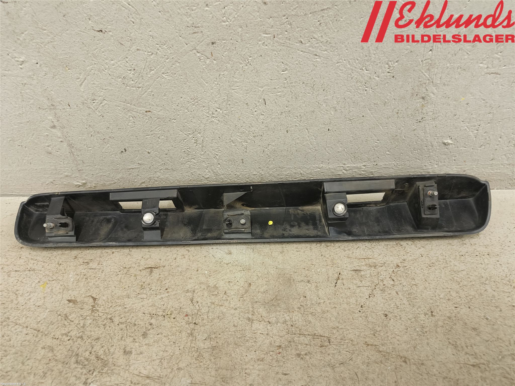 Renault TRAFIC/E-TECH 15- Skylt Belysning Fäste