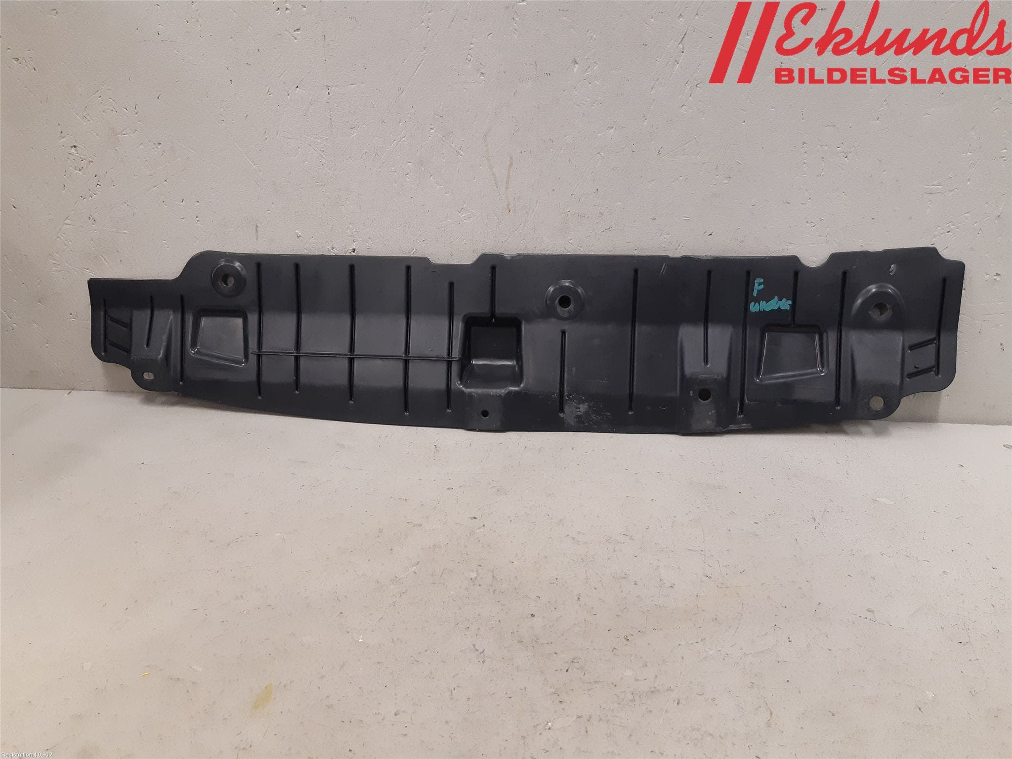 Toyota YARIS XP130 12-14 Front Övrigt