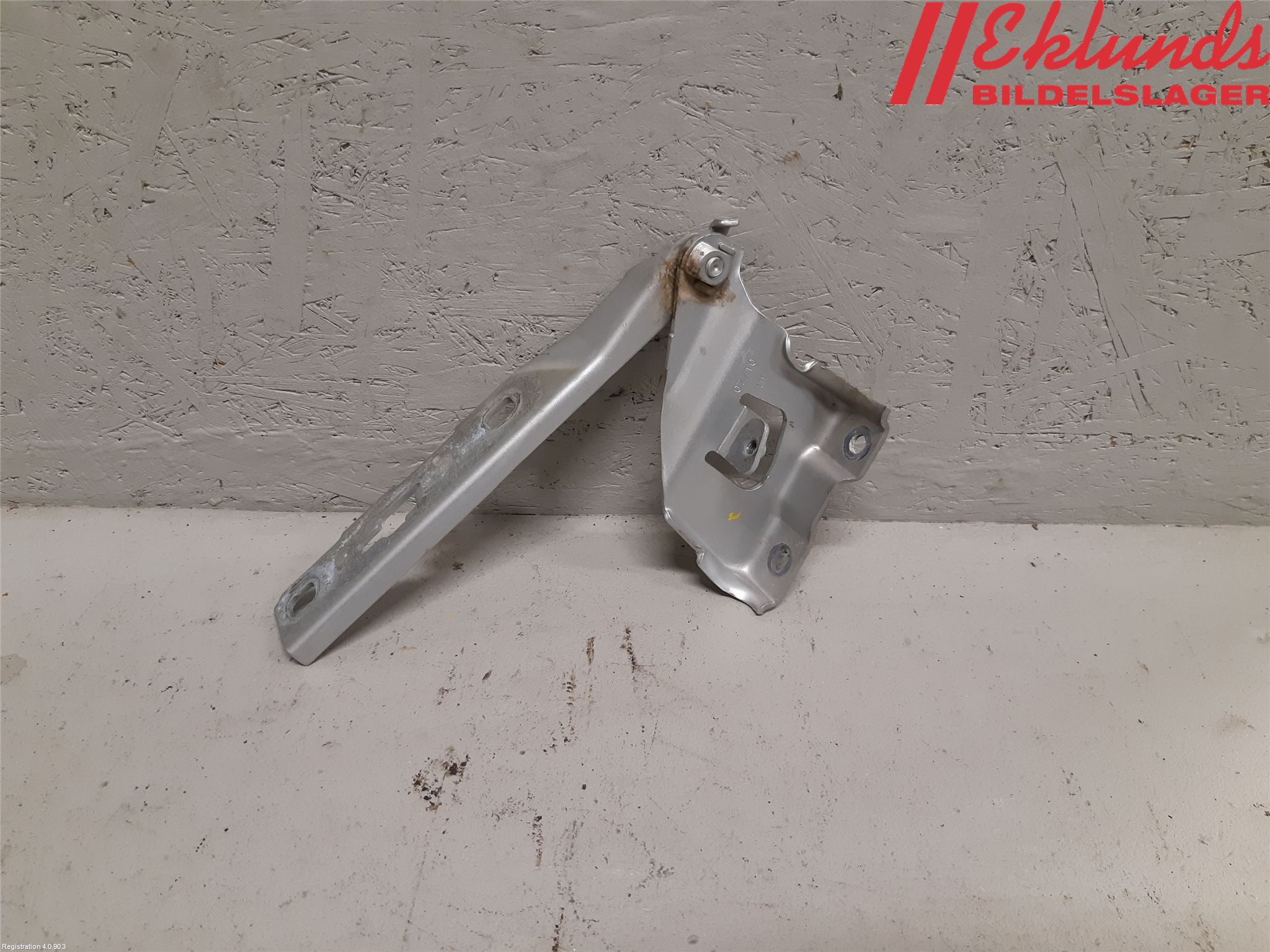 Audi A5 07-16 Huvgångjärn