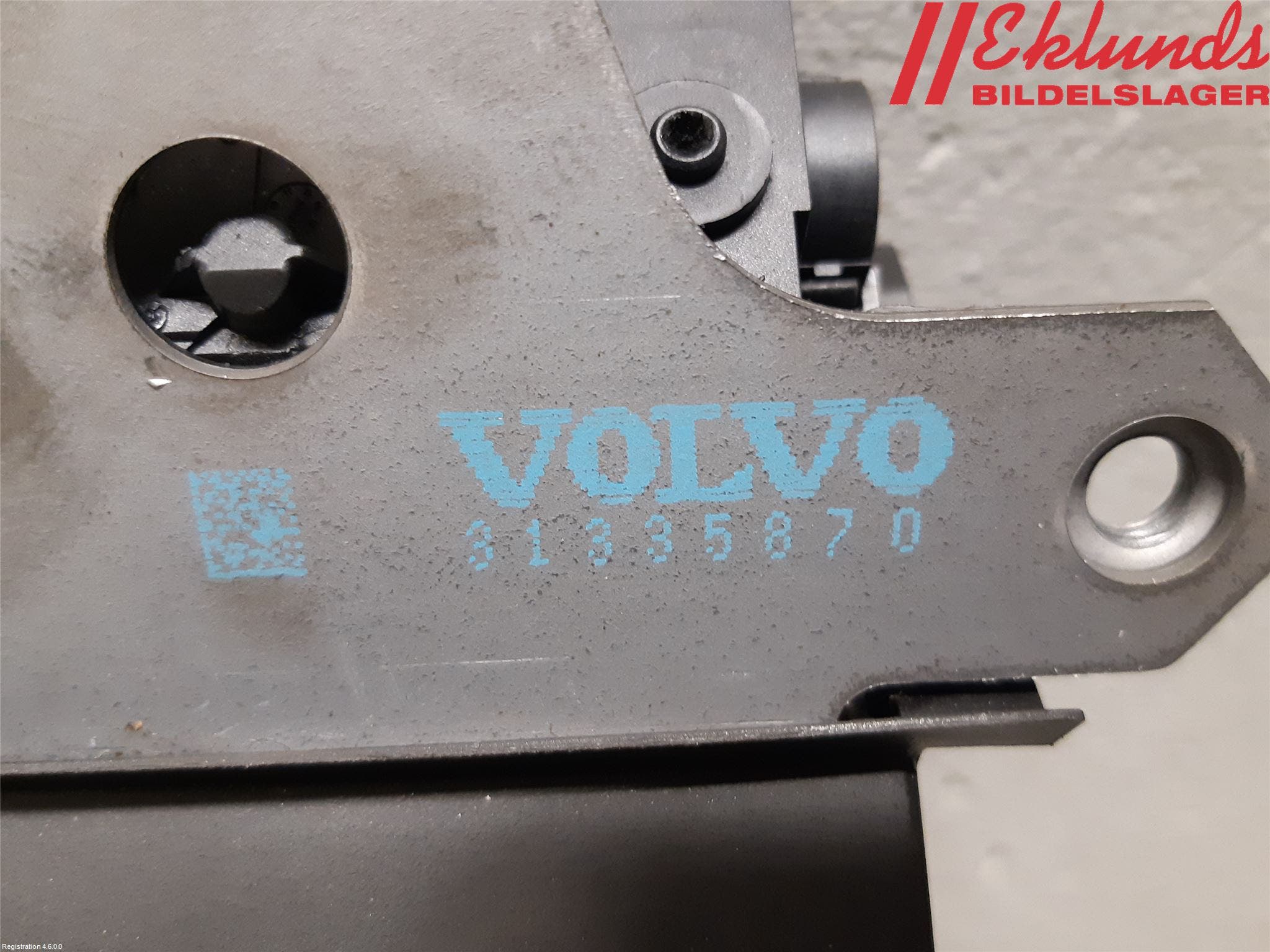 Volvo V40 CROSS COUNTRY 13-19 Låskista Baklucka