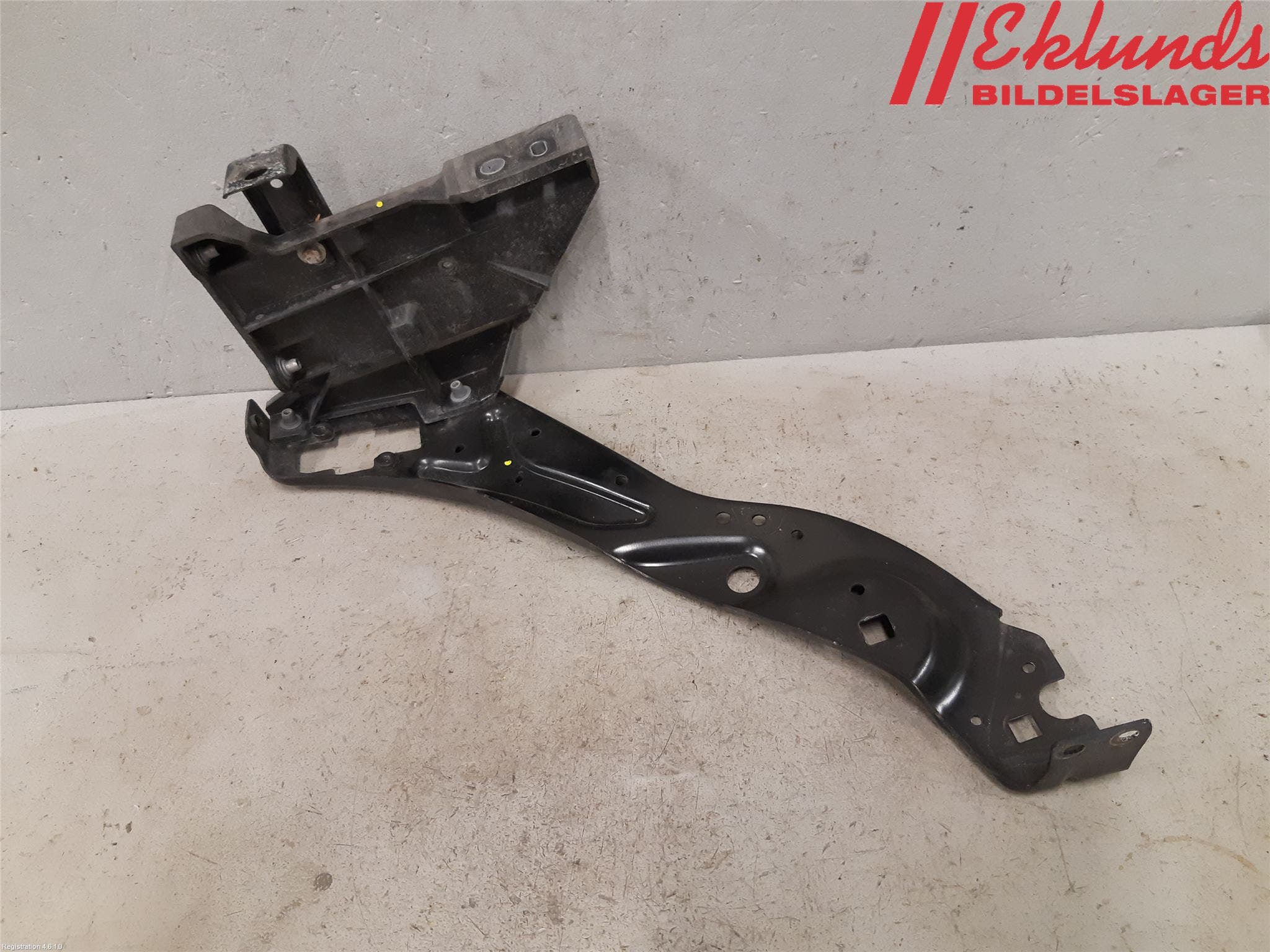 Mercedes-Benz MB E-KLASS (W212) 09-16 Frontplåt